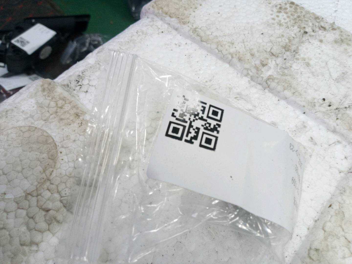 1K5839167 前门锁芯支架(右)
