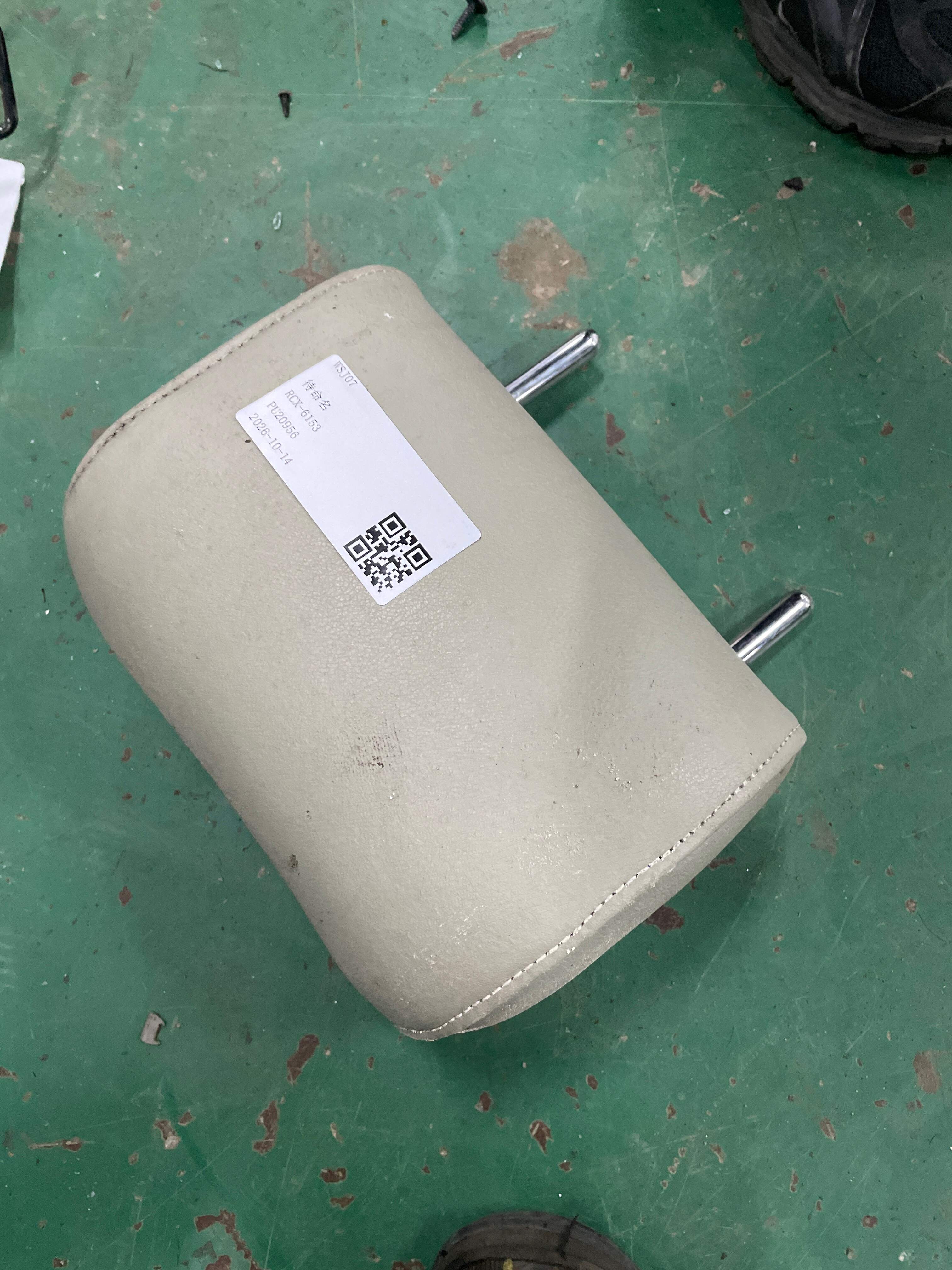 8E0885973AC 后座椅头枕(右)