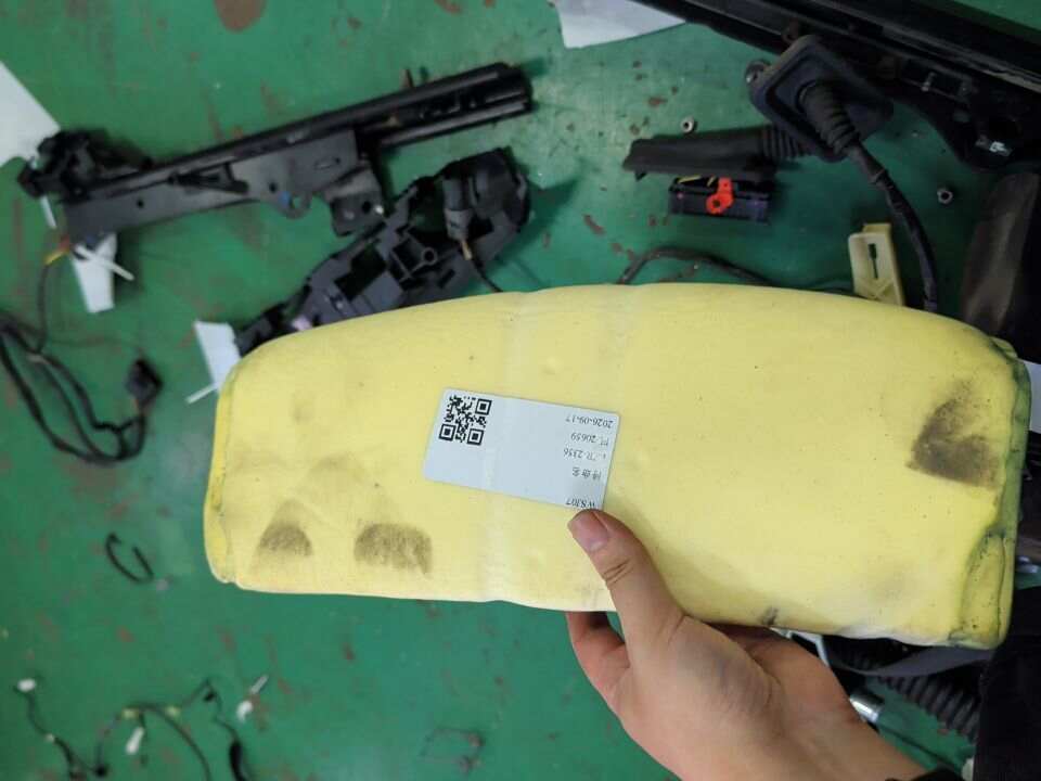 52108099310 Front Seat Thigh Support Cushion