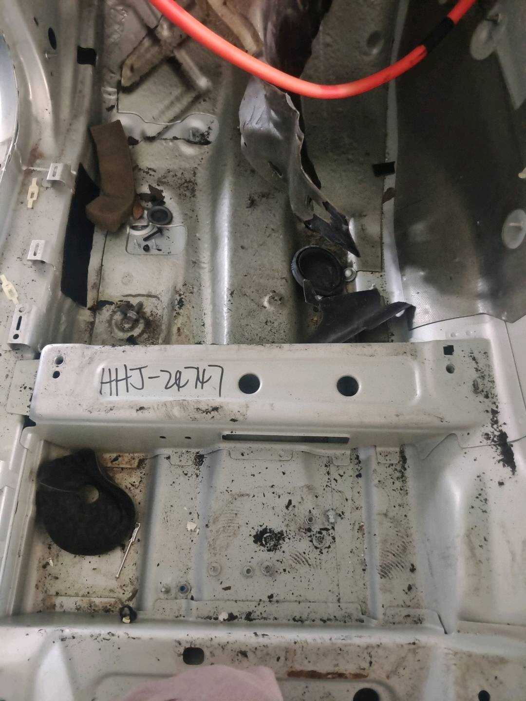 8R0803173 Driver Seat Crossmember