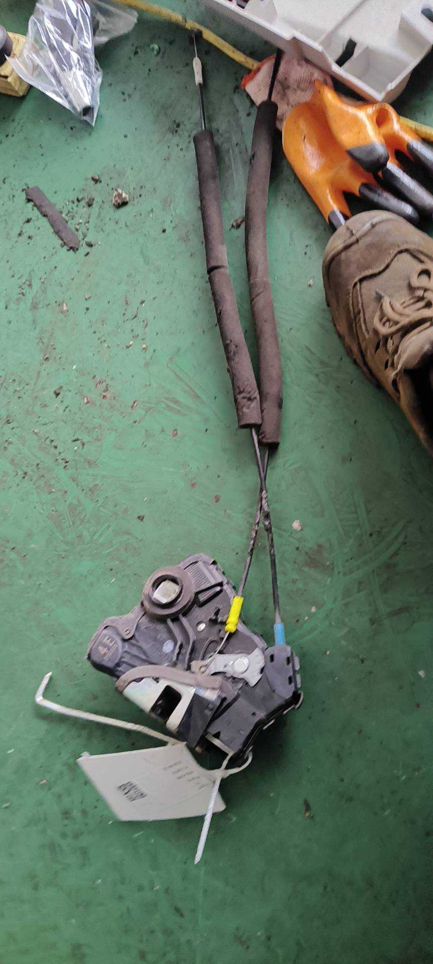 61032SG070 左前门锁总成