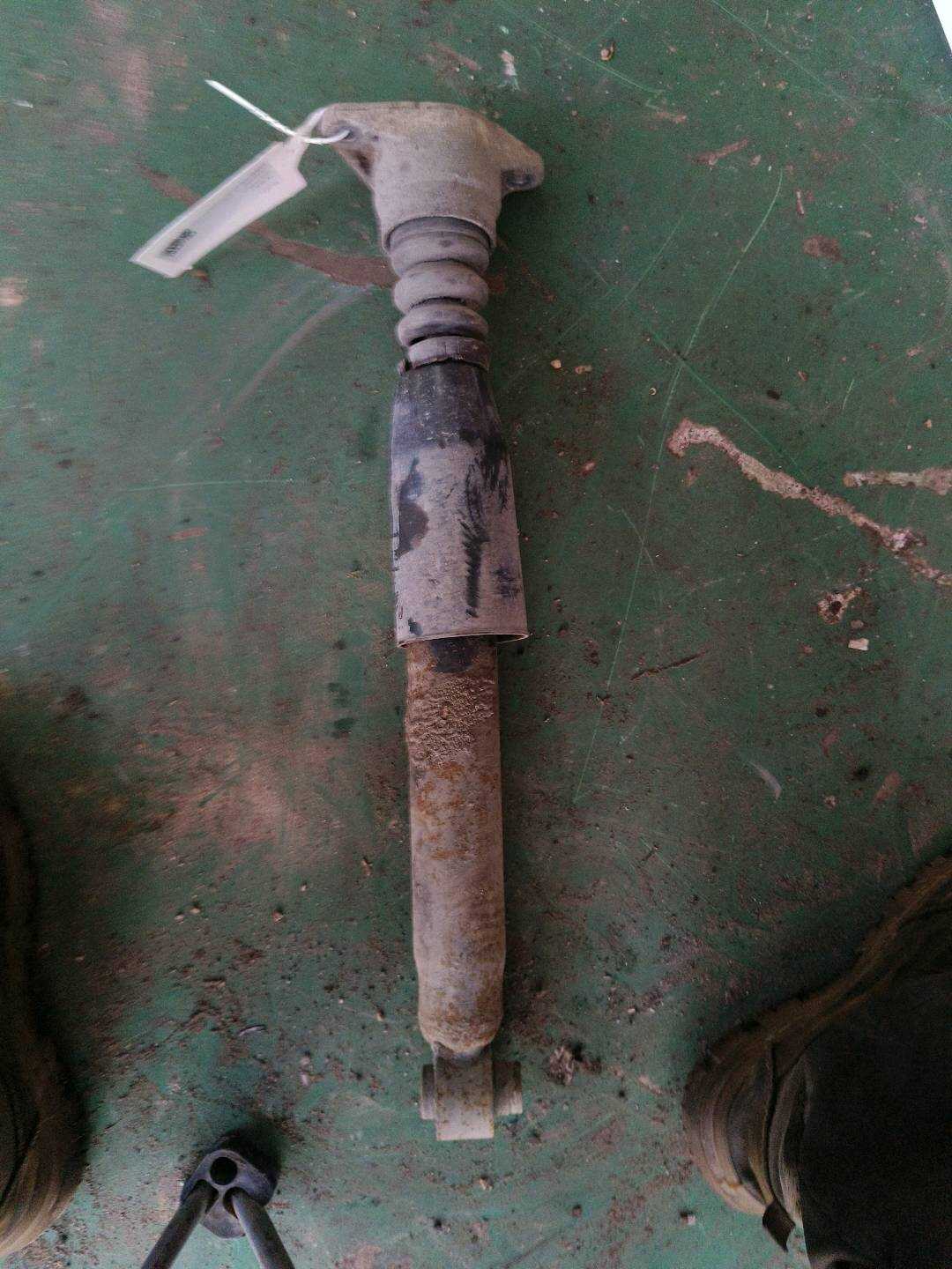 8E0513036S 后减震器芯