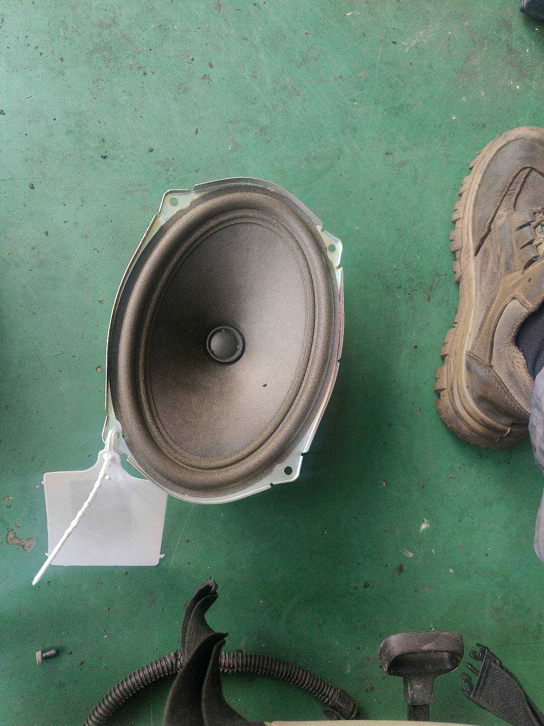 65133422633 后门低音扬声器(右)
