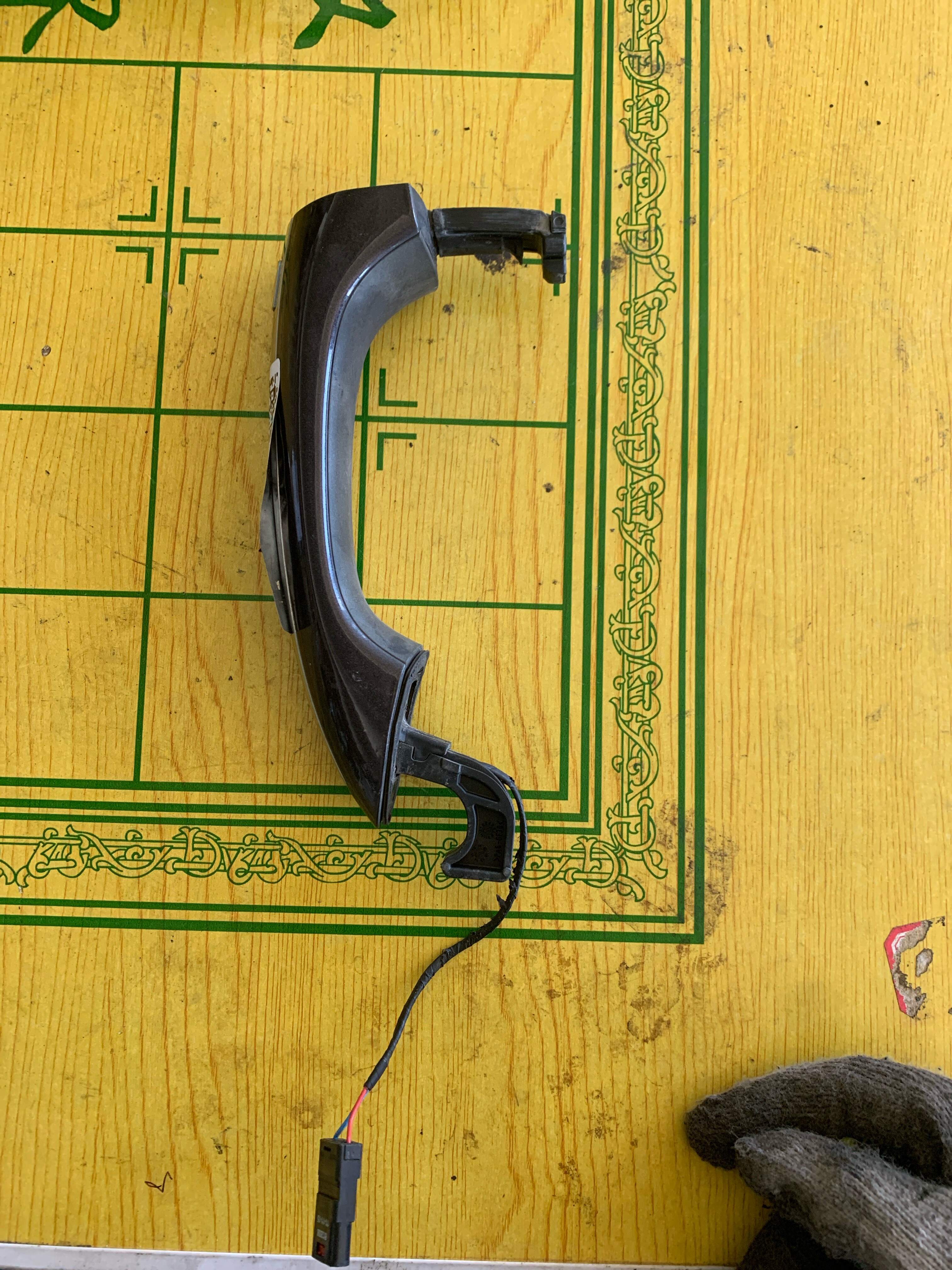 13541588 Front Door Outer Handle, Left