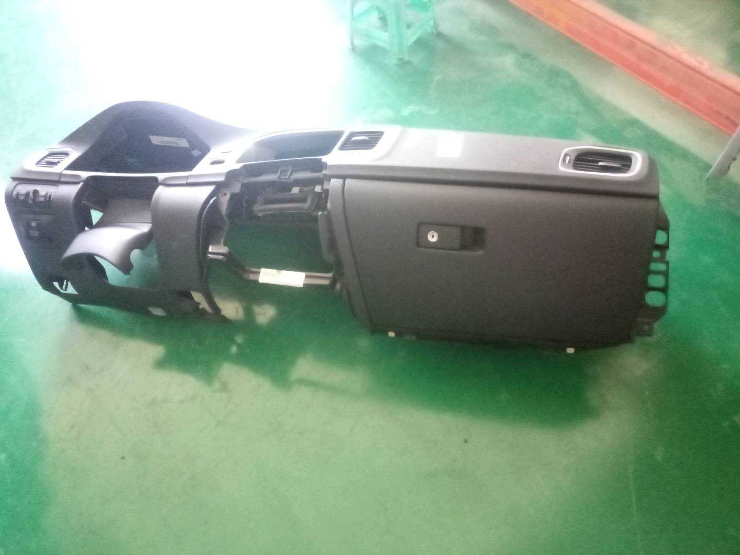 39826875 仪表台壳
