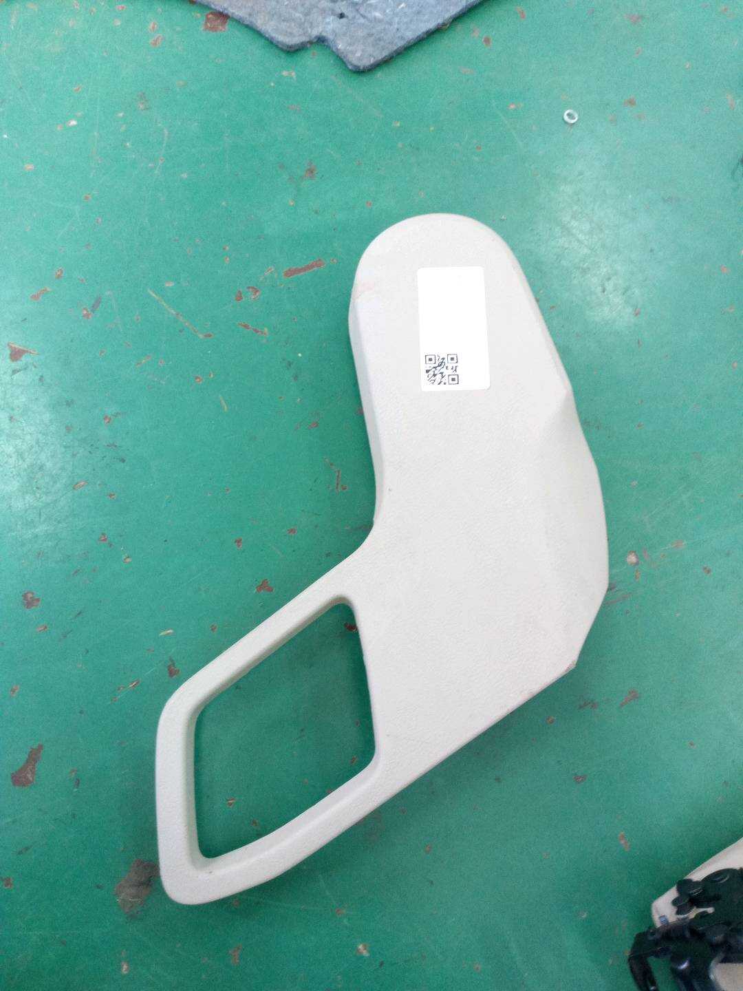 4L0883857 盖罩
