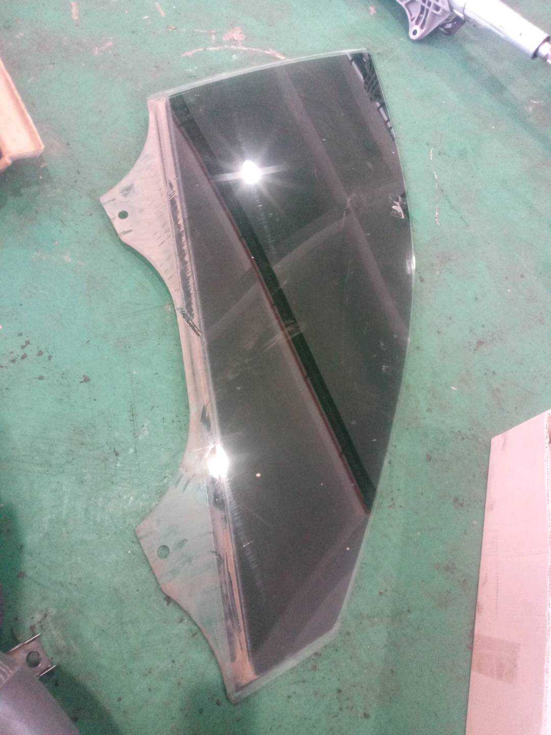 L8WD845202 前门玻璃(右)