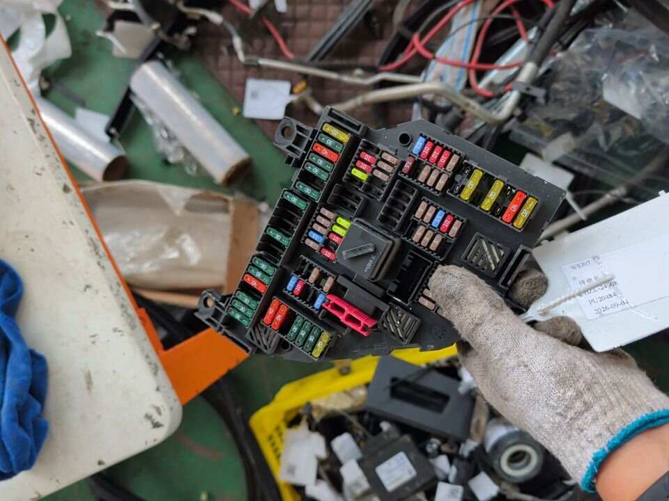61149264924 后部配电器