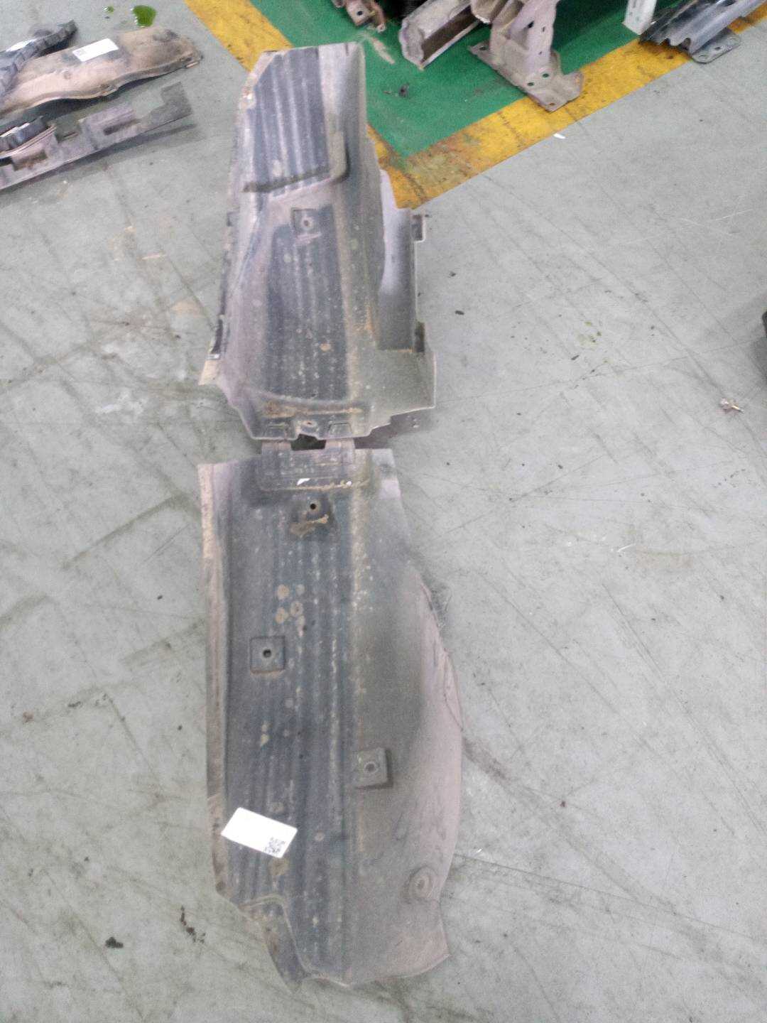 10572863 后叶子板内衬（左）