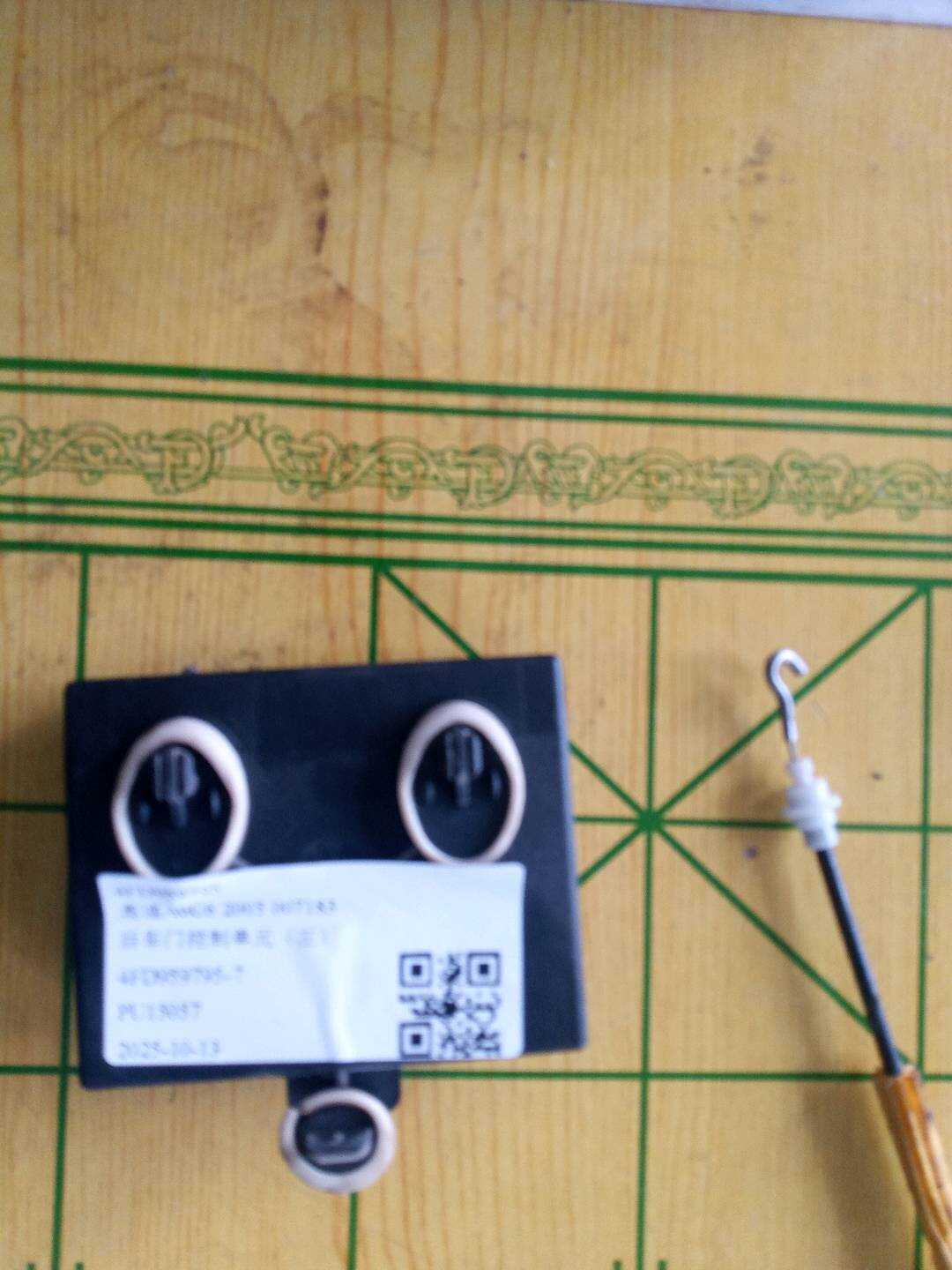 4FD959795 后车门控制单元（左）