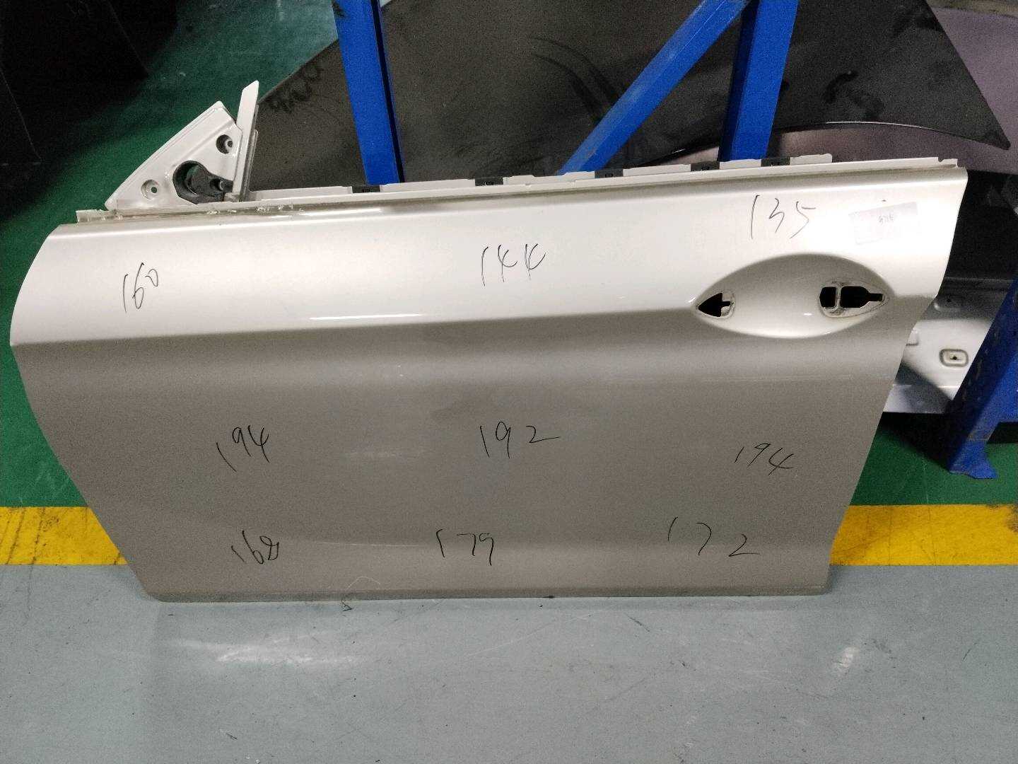 41517294991 前门壳(左)