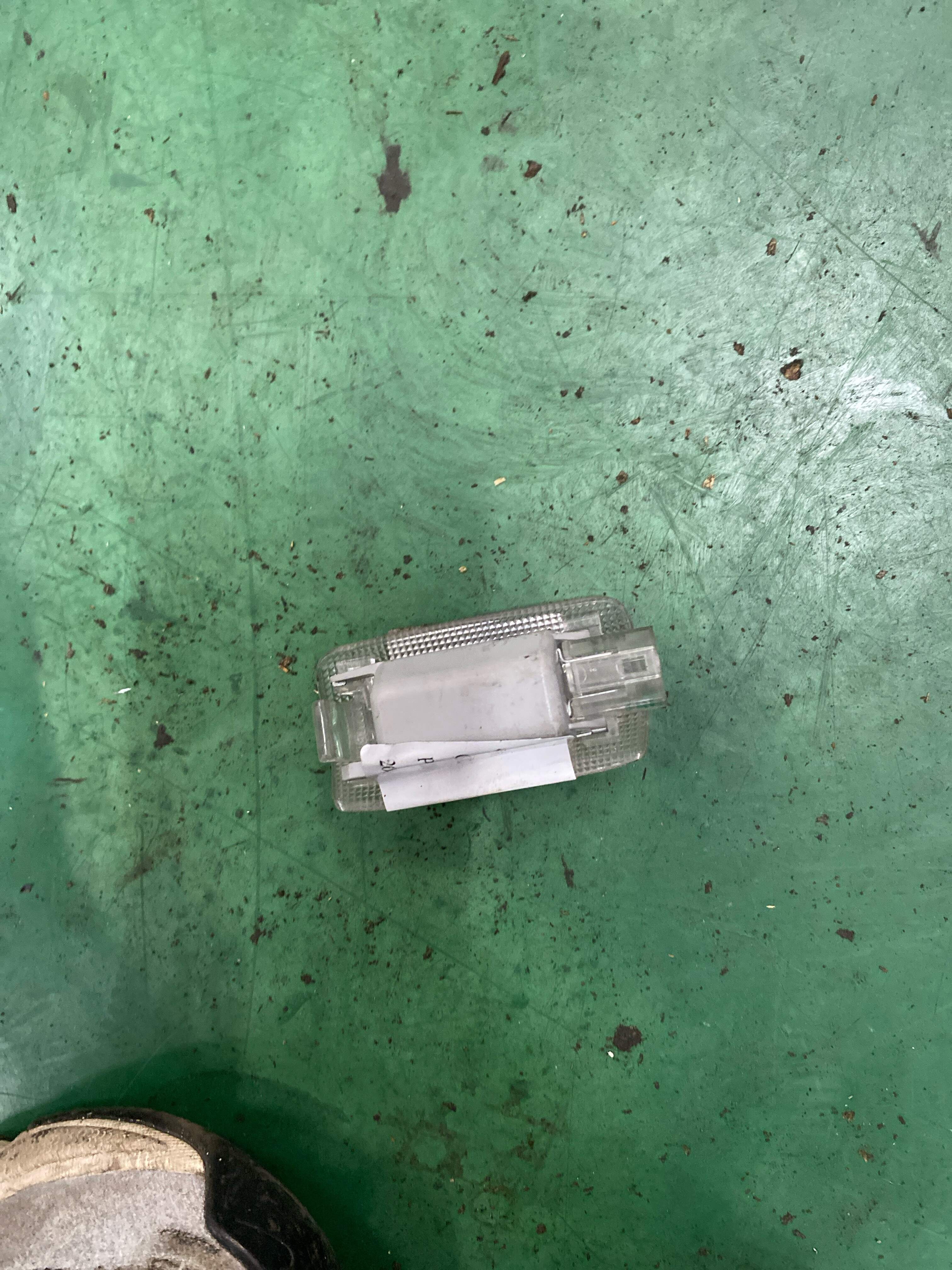 8123012010 前门门控灯(左)