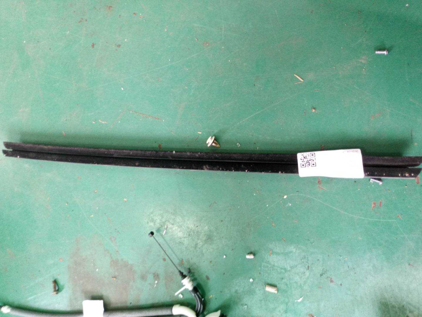 51359800609 后门玻璃压条(左内)