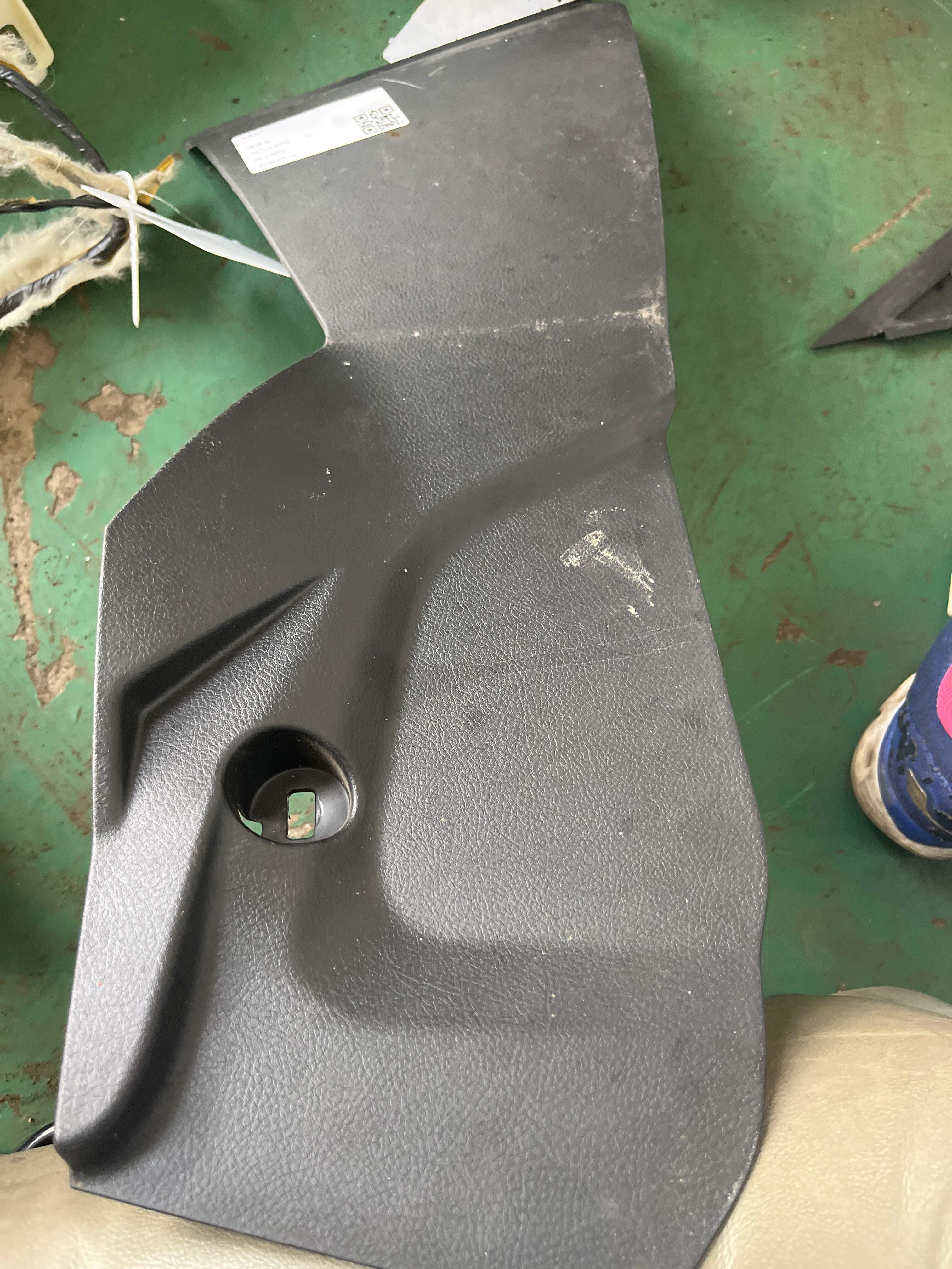 LR010290 Center Console Trim Panel, Front Left