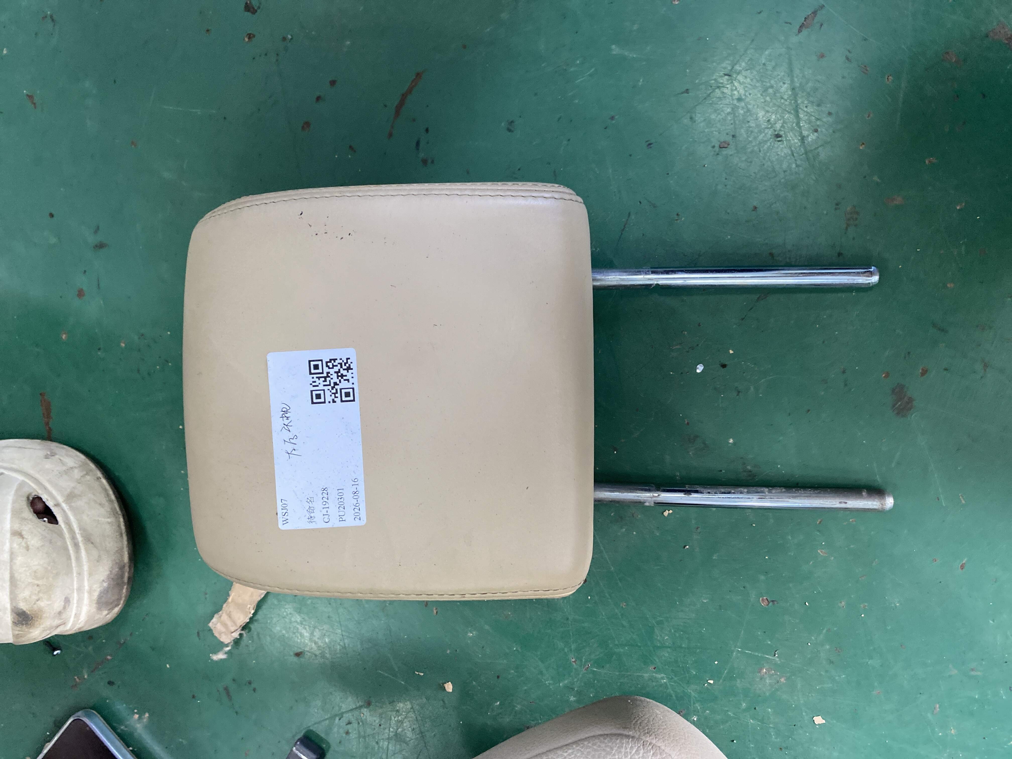 HLH500810SMS 后座椅头枕（右）