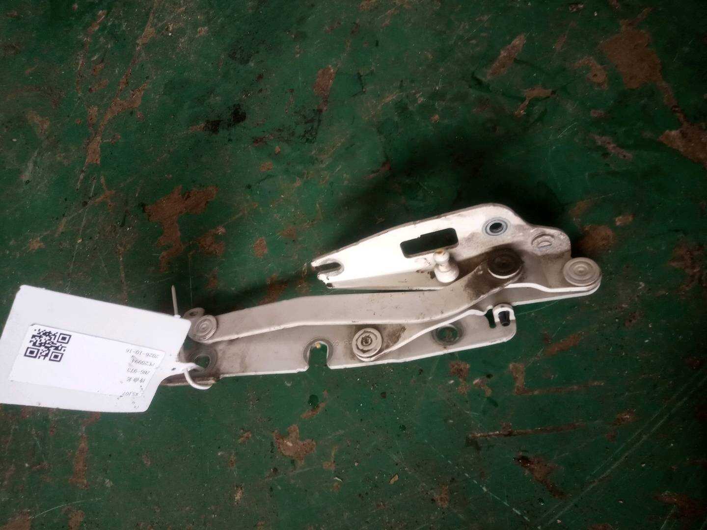 L8E5827301G 尾盖铰链（左）
