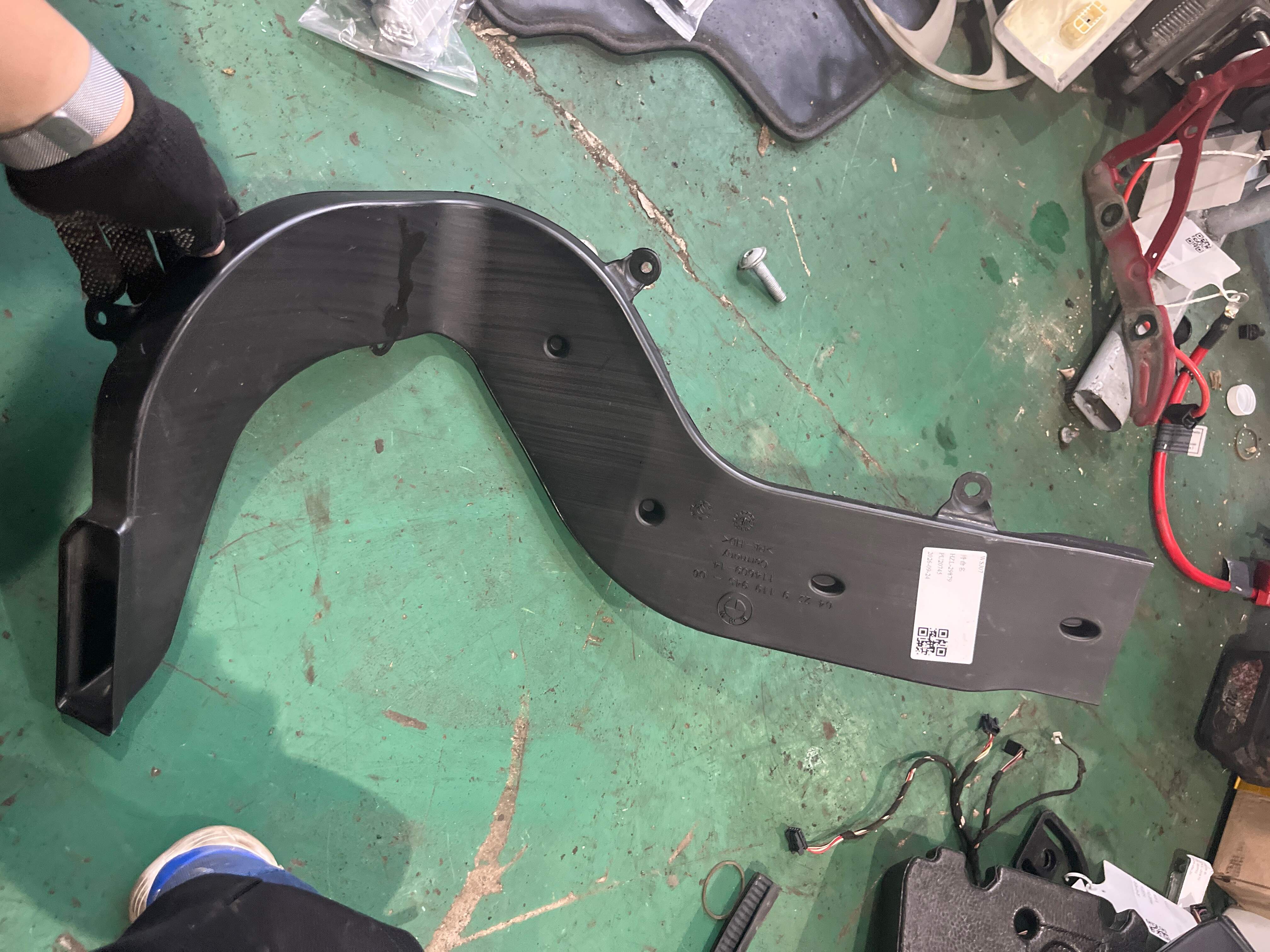 64229119945 B-Pillar Air Duct (Left Inner)