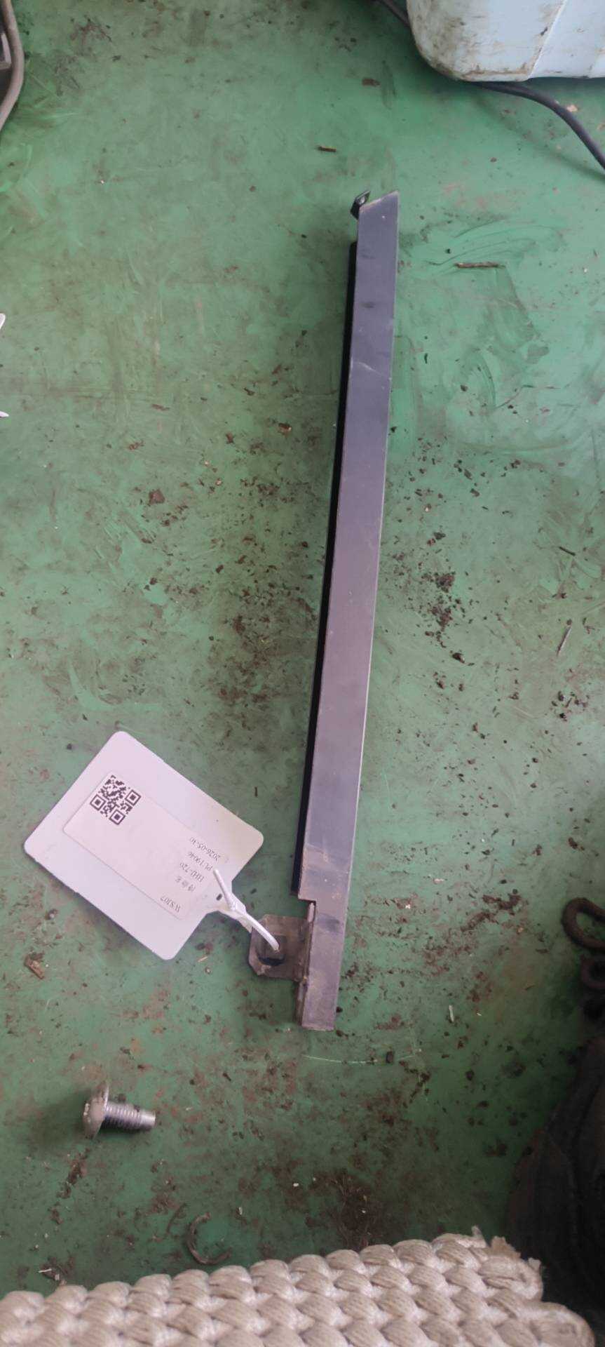 A1647300219 后门玻璃导轨(右后)