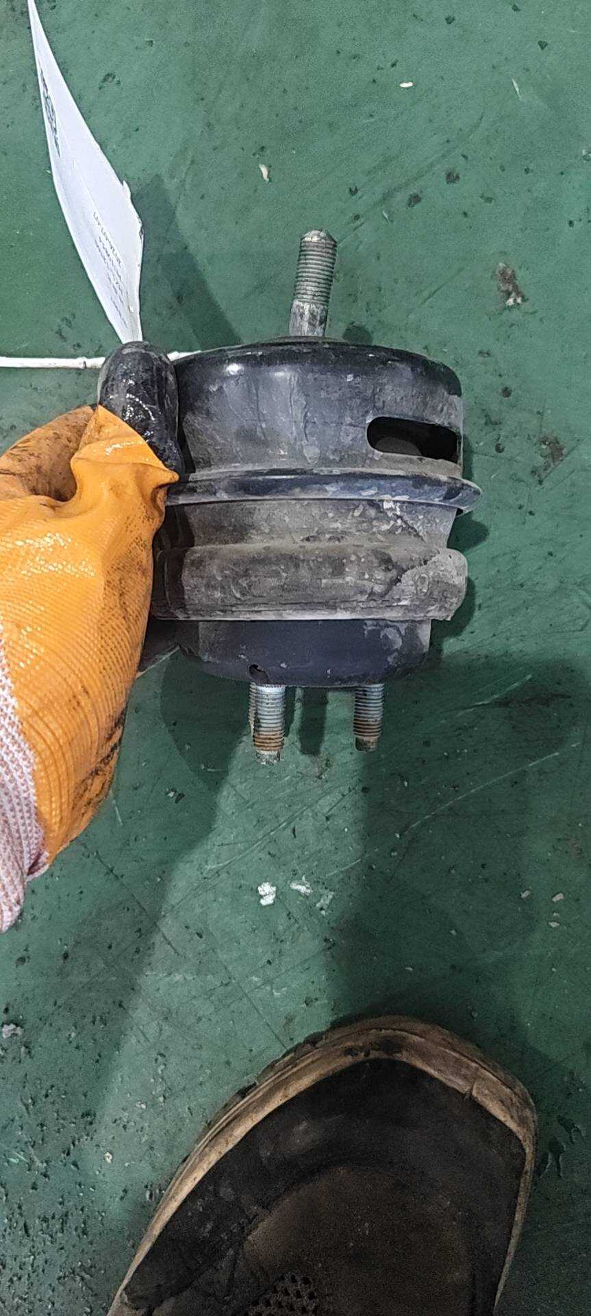 218122M100 发动机机脚胶(左)