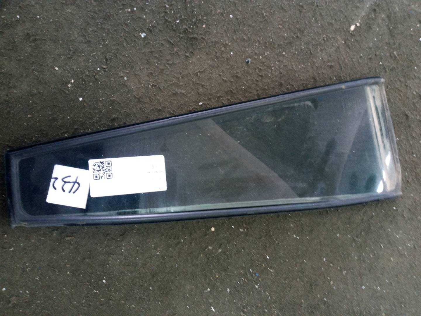 6812460231 后门三角窗玻璃(左)