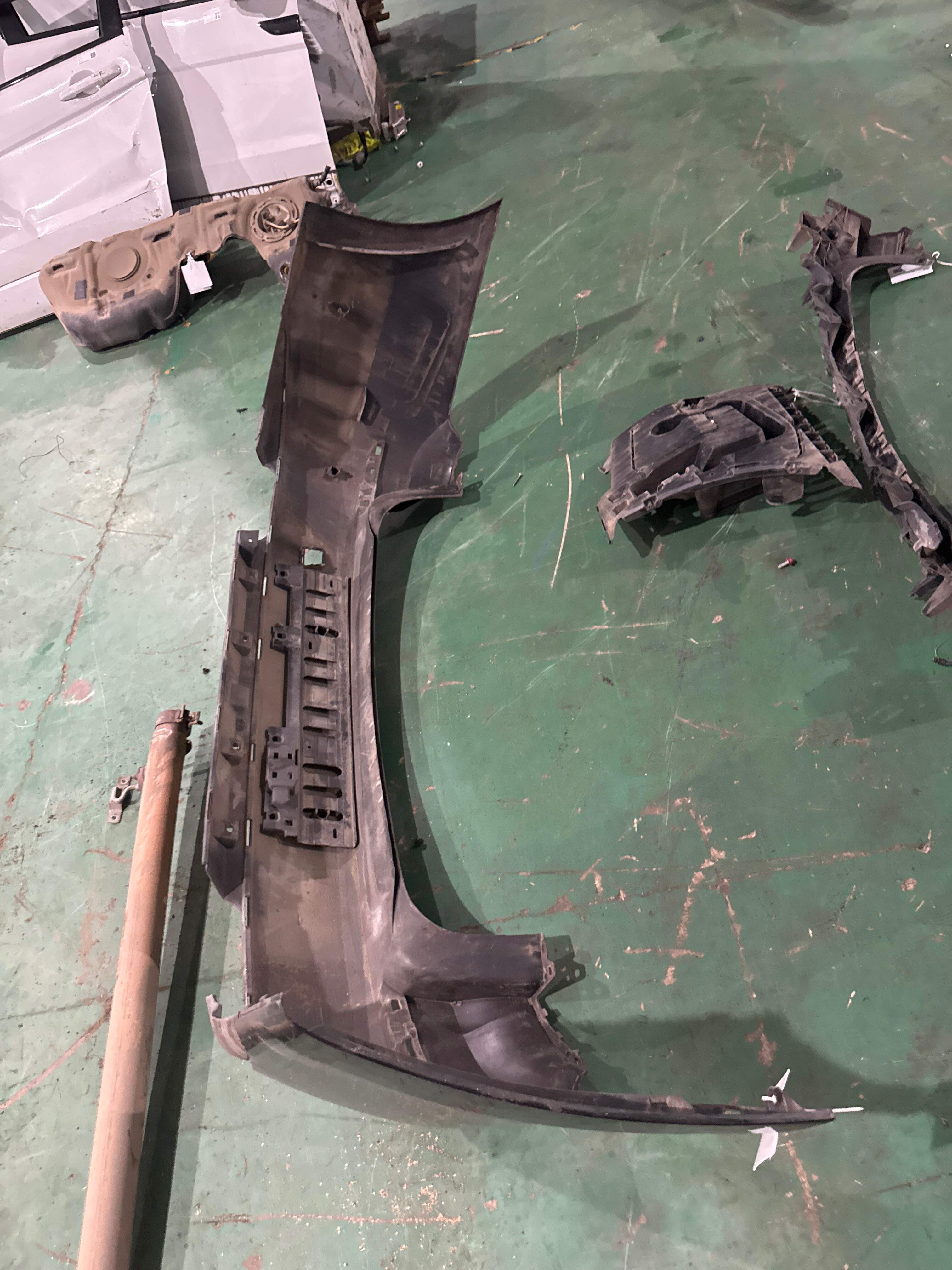 51127233363 后保险杠皮