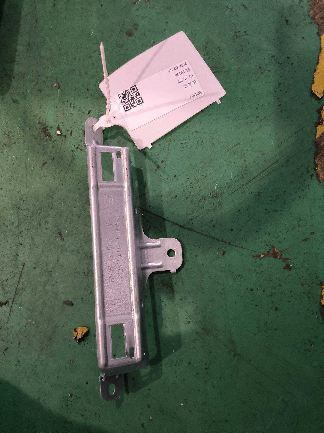 51167221007 Roof Grab Handle Bracket, Front Left