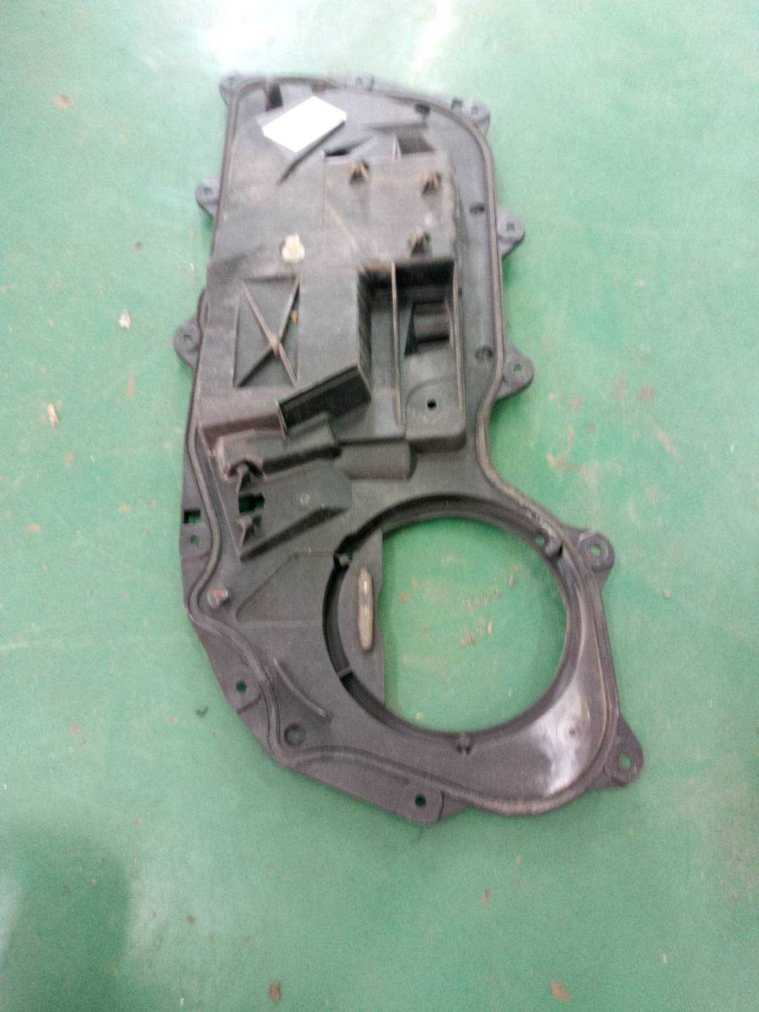LR027352 Front Door Center Divider, Left