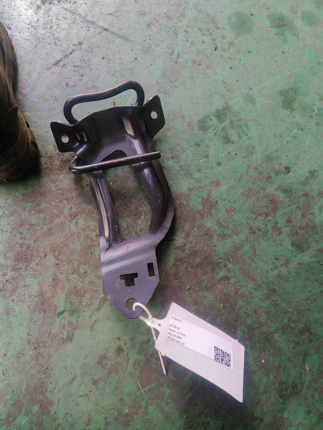 72117161657 驾驶员座椅安全带高度调节器
