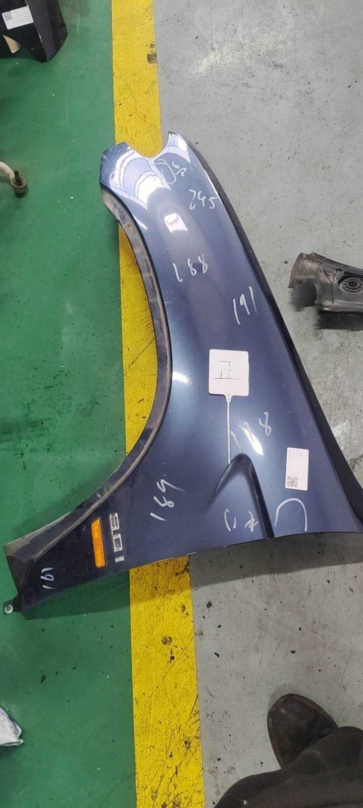 41357000385 Front Fender, Left