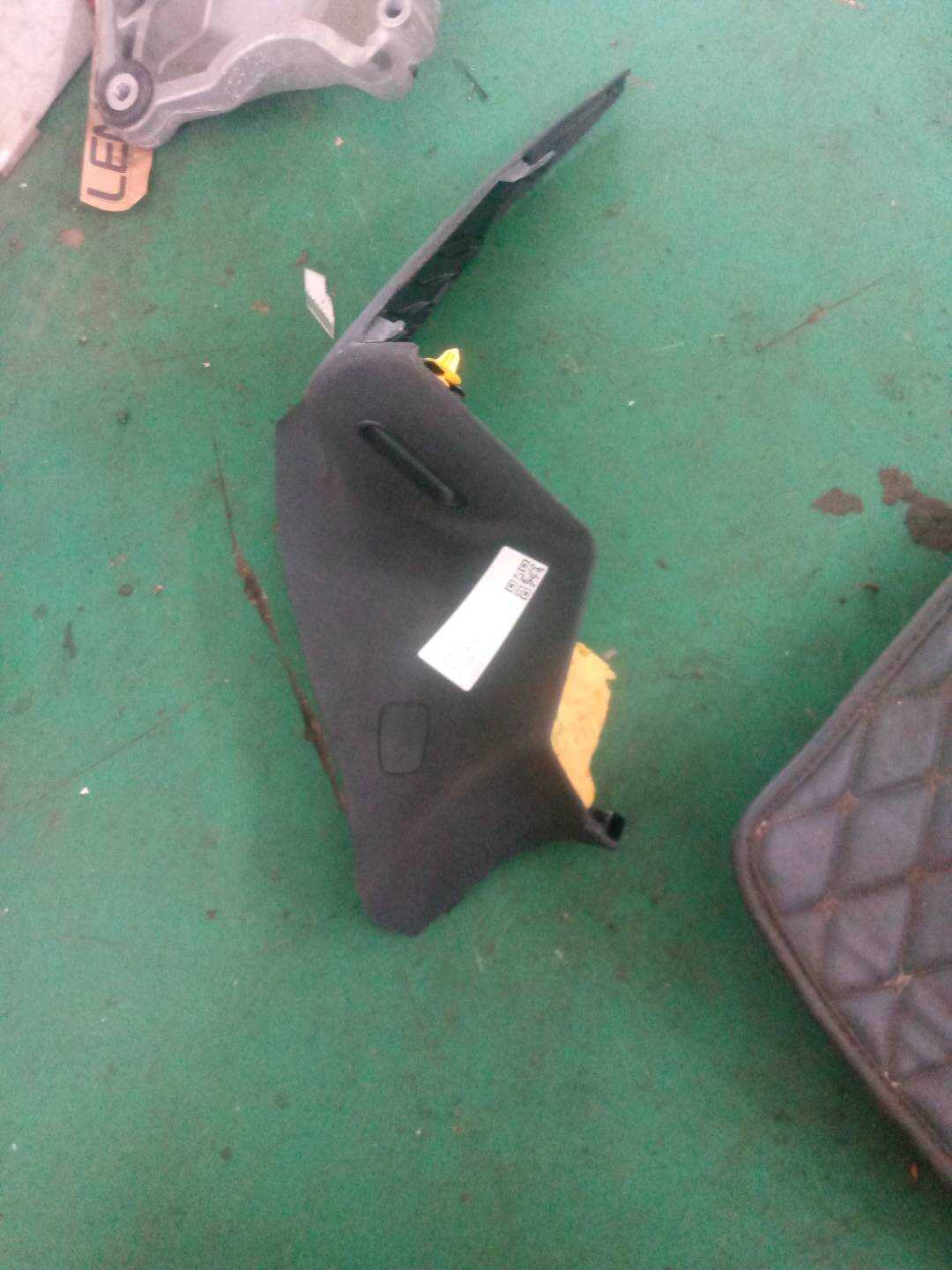 A11769060009F52 C柱内衬（右上）