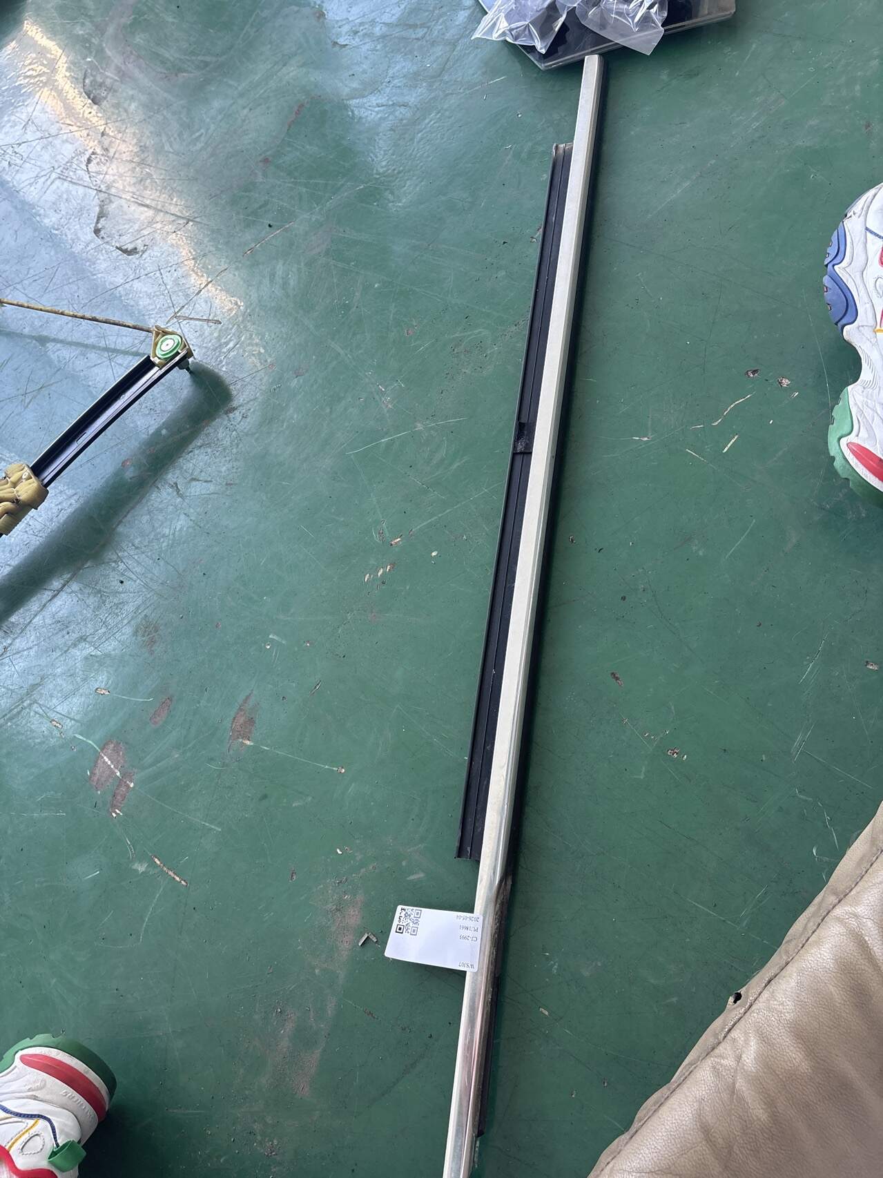 L8U08532842ZZ 前门玻璃压条(右外)