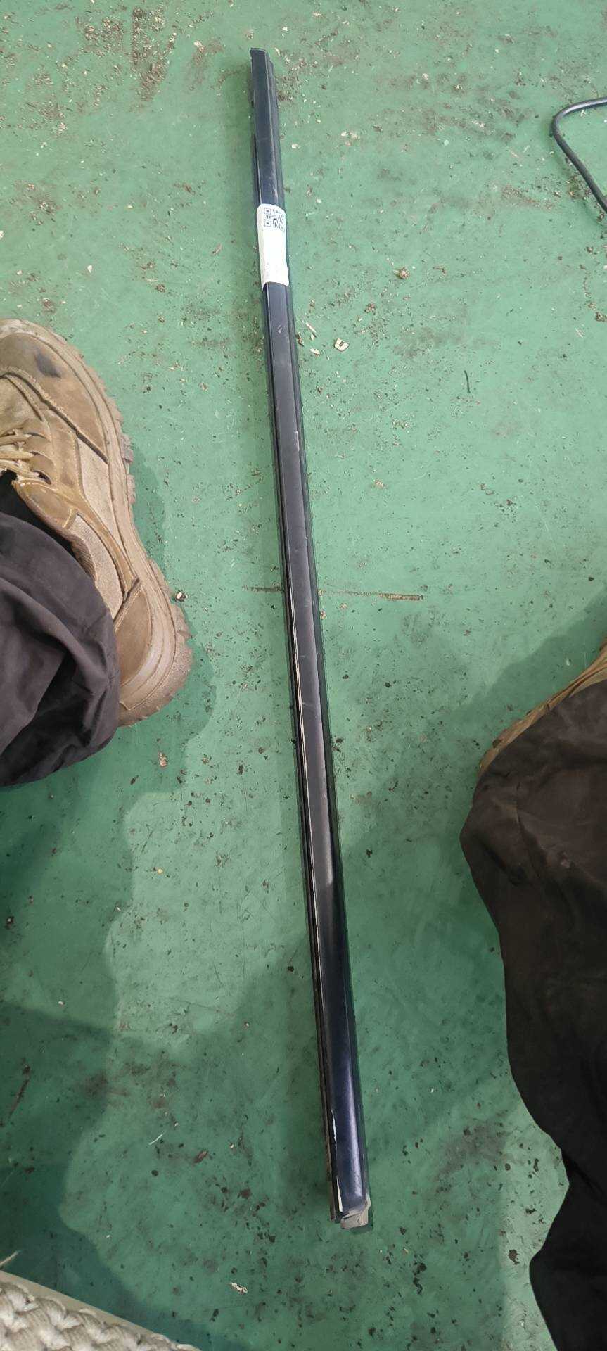 808205MA0A 前门玻璃压条（右外）