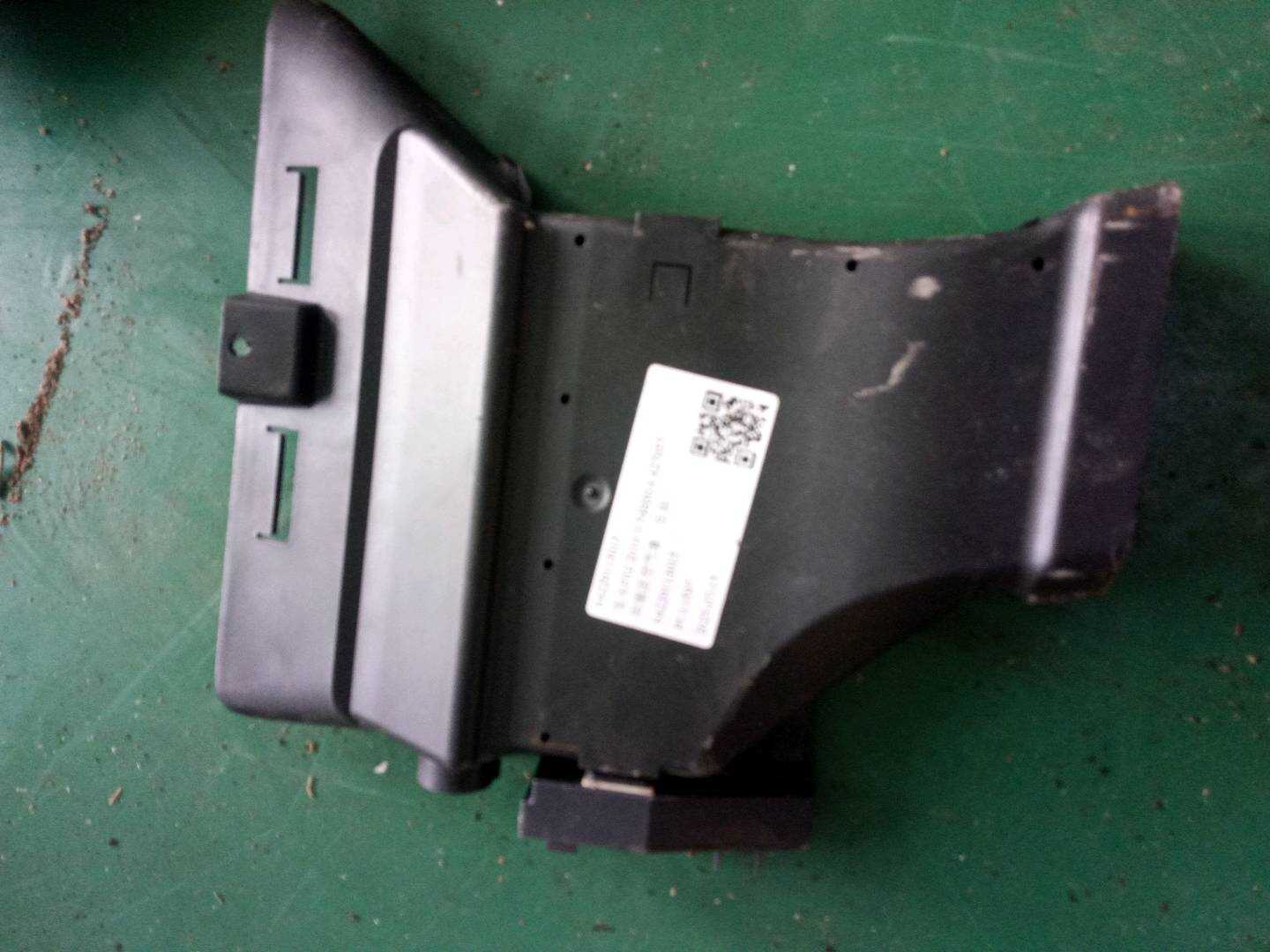 64229113015 Rear Seat Area Air Duct, Rear Left