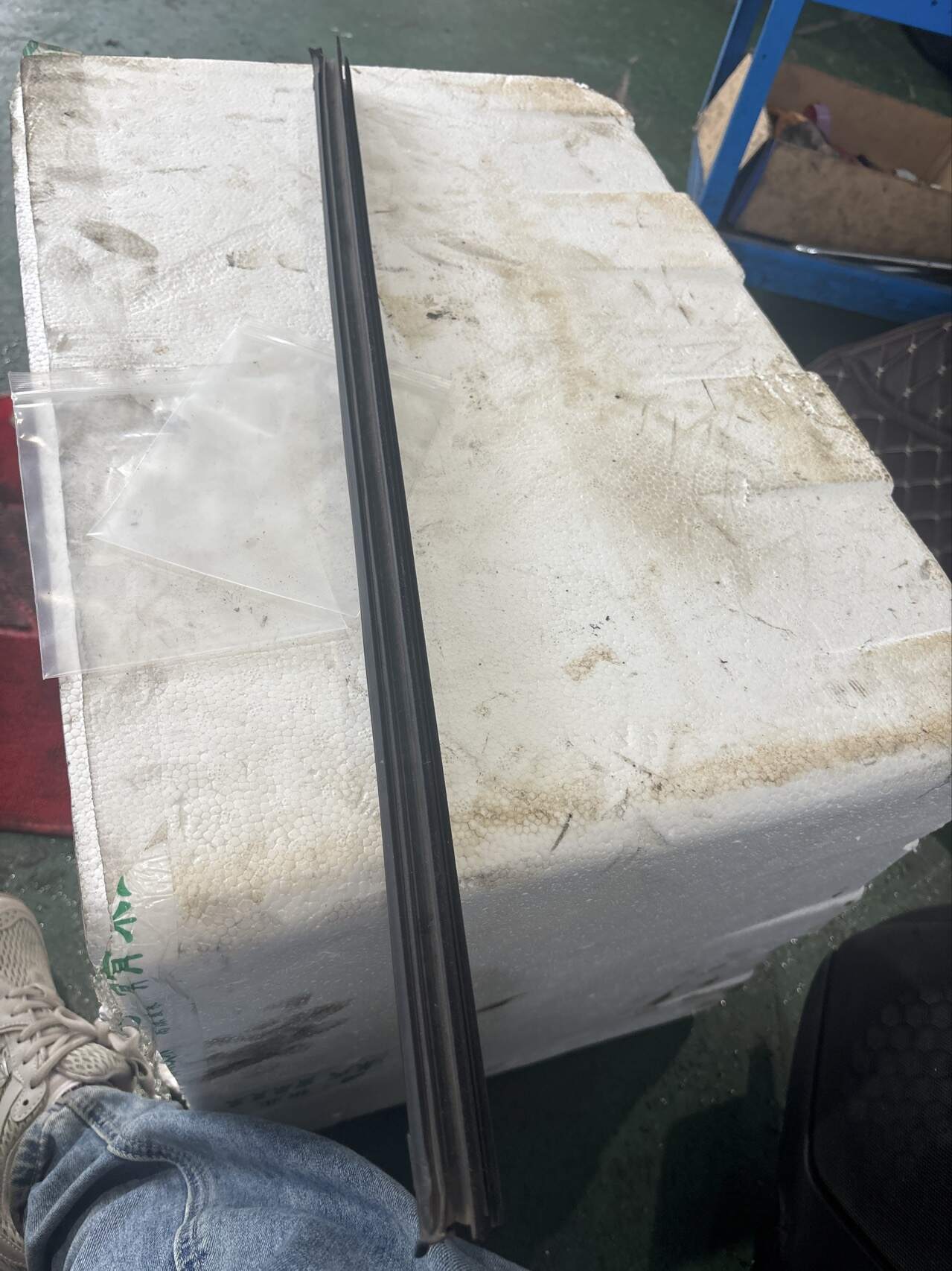 23198091 Rear Door Window Molding (Right Inner)
