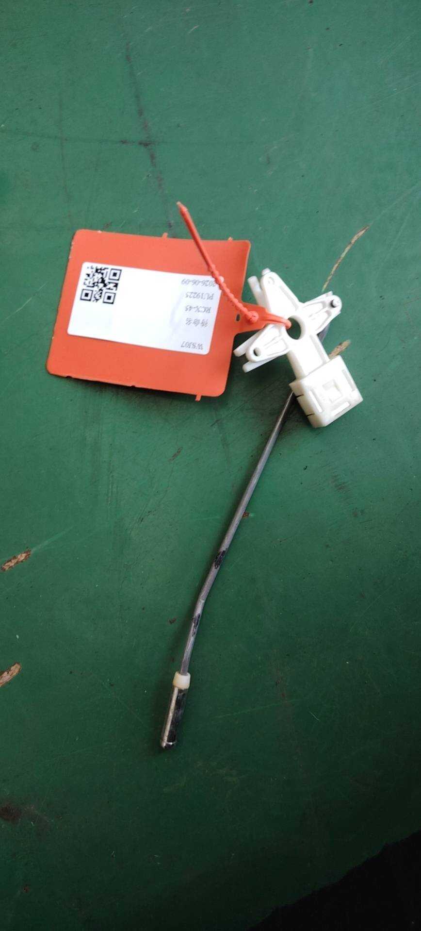 3U5839183A 后门锁止杆(右)