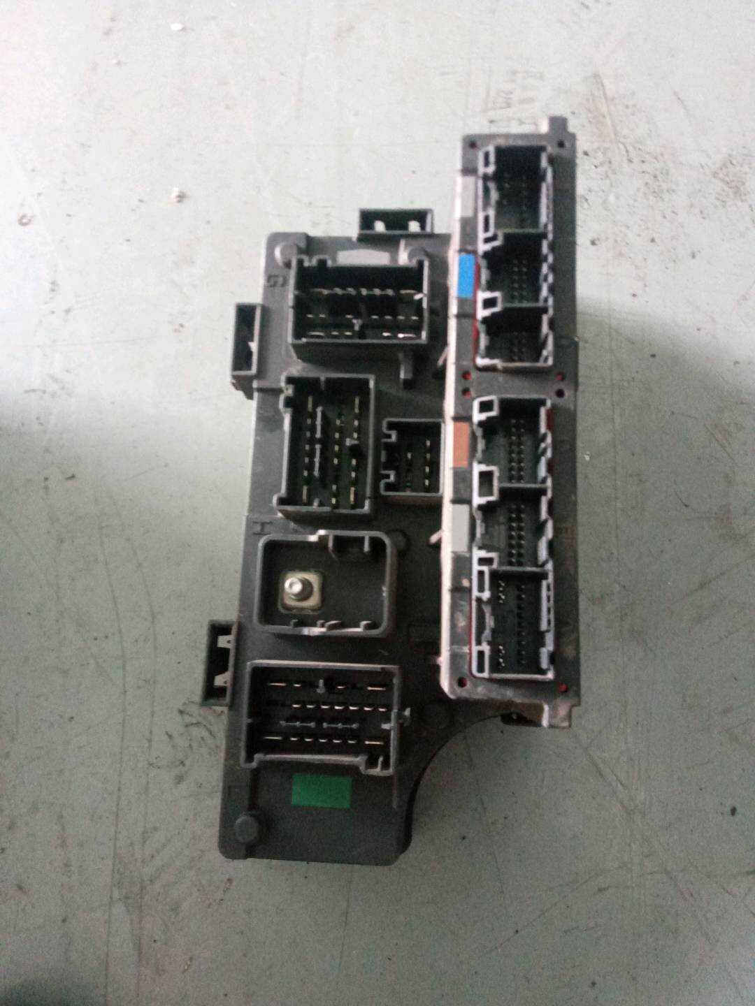 68004360AA 发动机保险盒