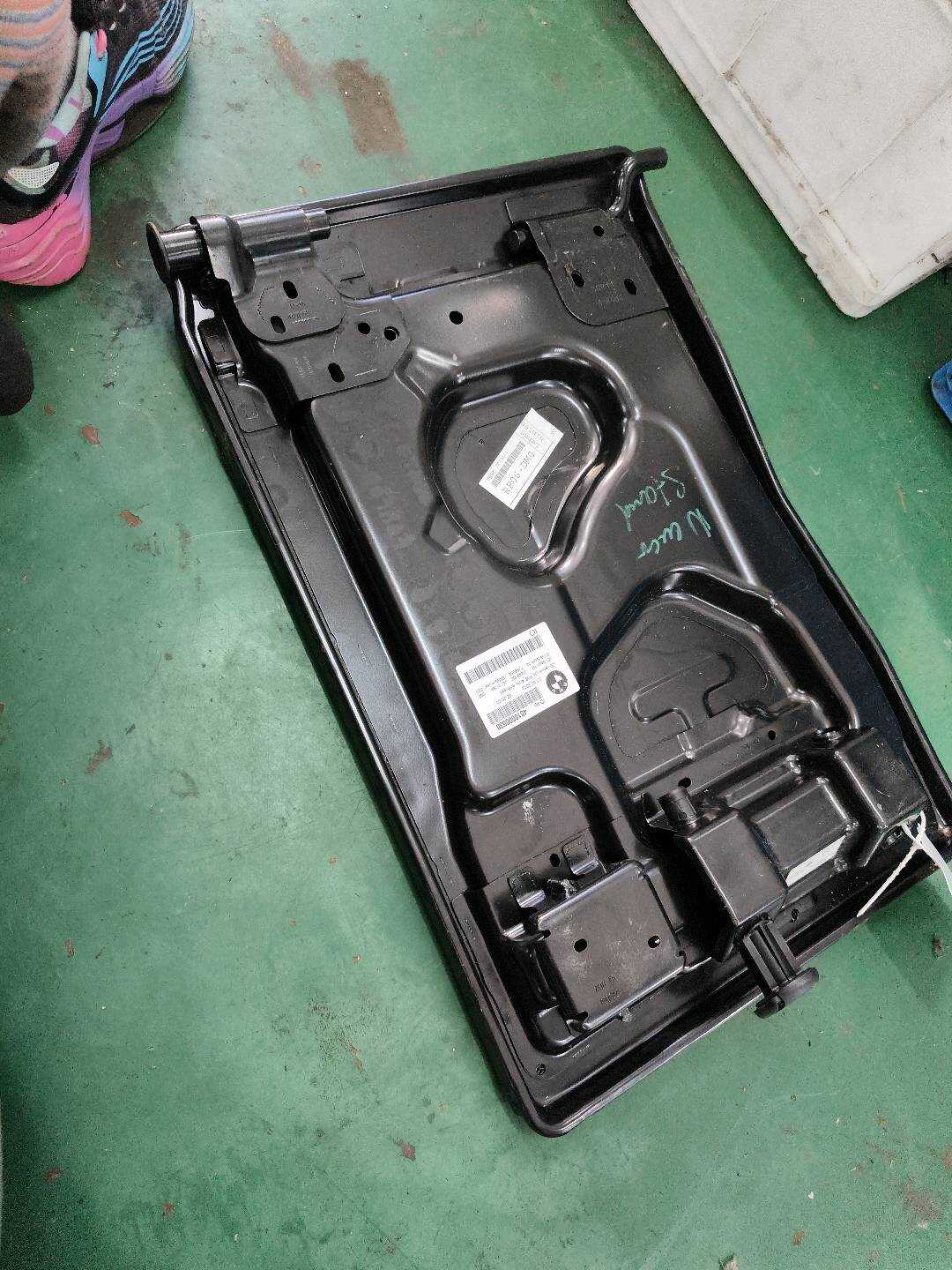 52207299958 后座椅靠背骨架（右）