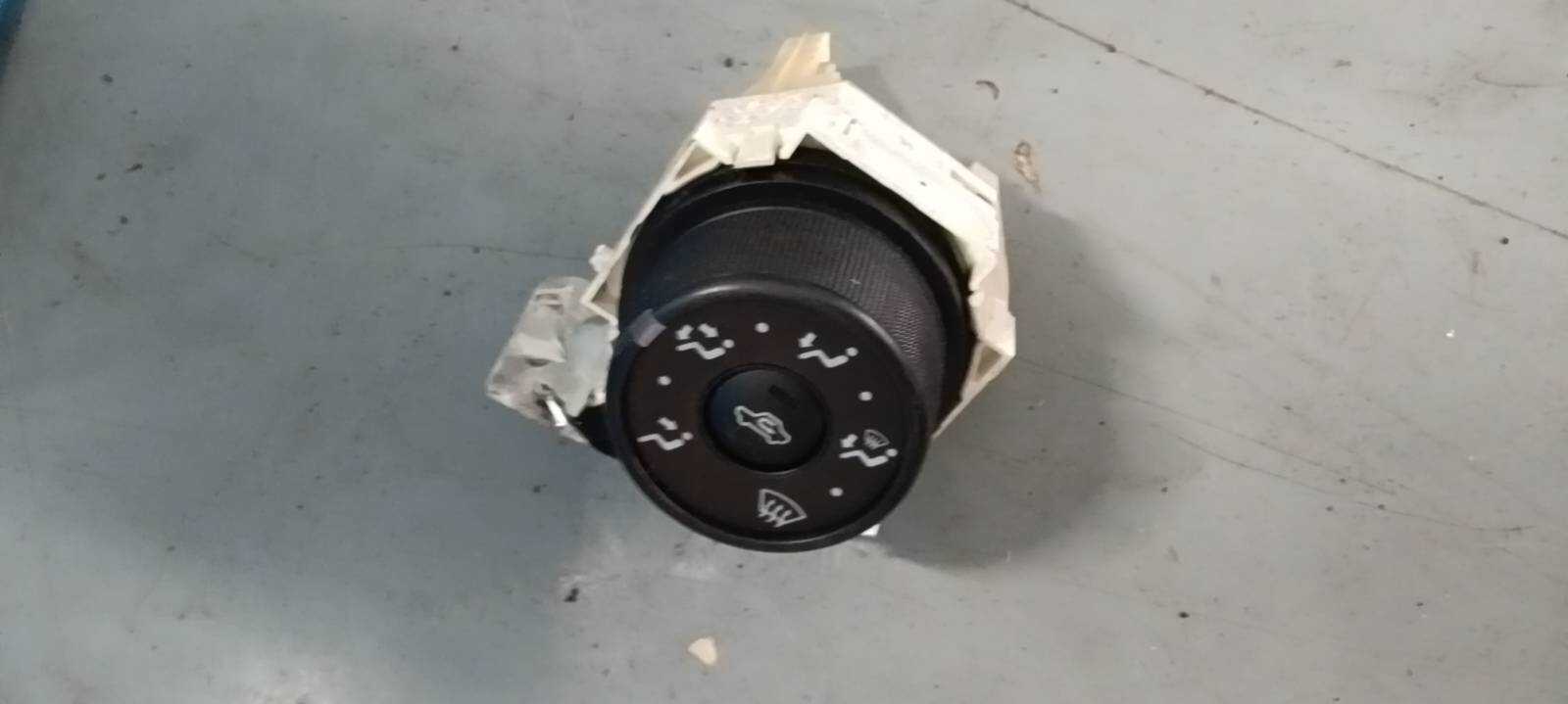 5590102040 A/C Recirculation Switch Knob
