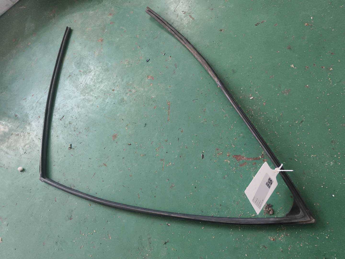 MEH6107114 右前门玻璃呢槽