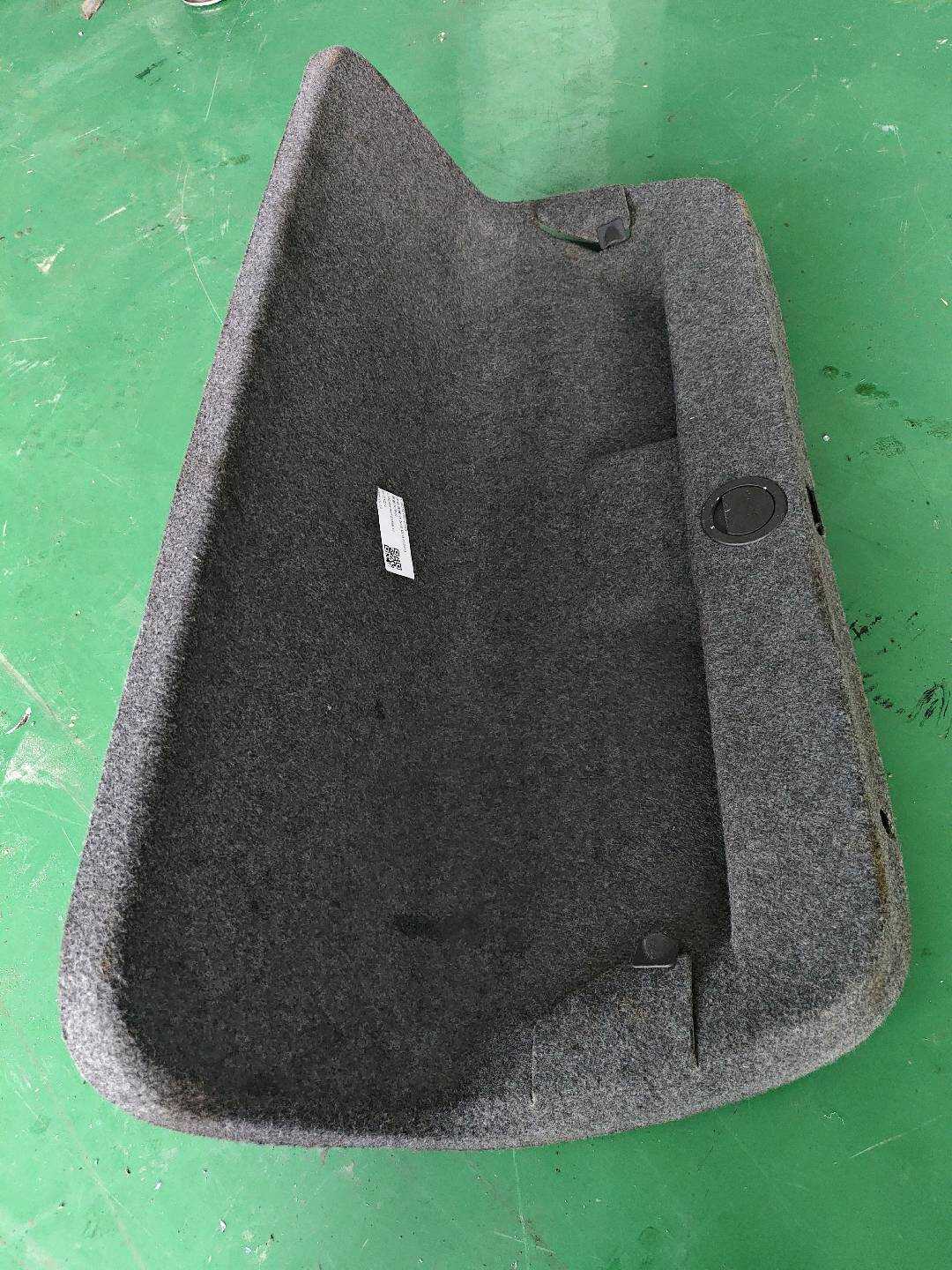 L1K5867605E1BS 尾盖内饰板