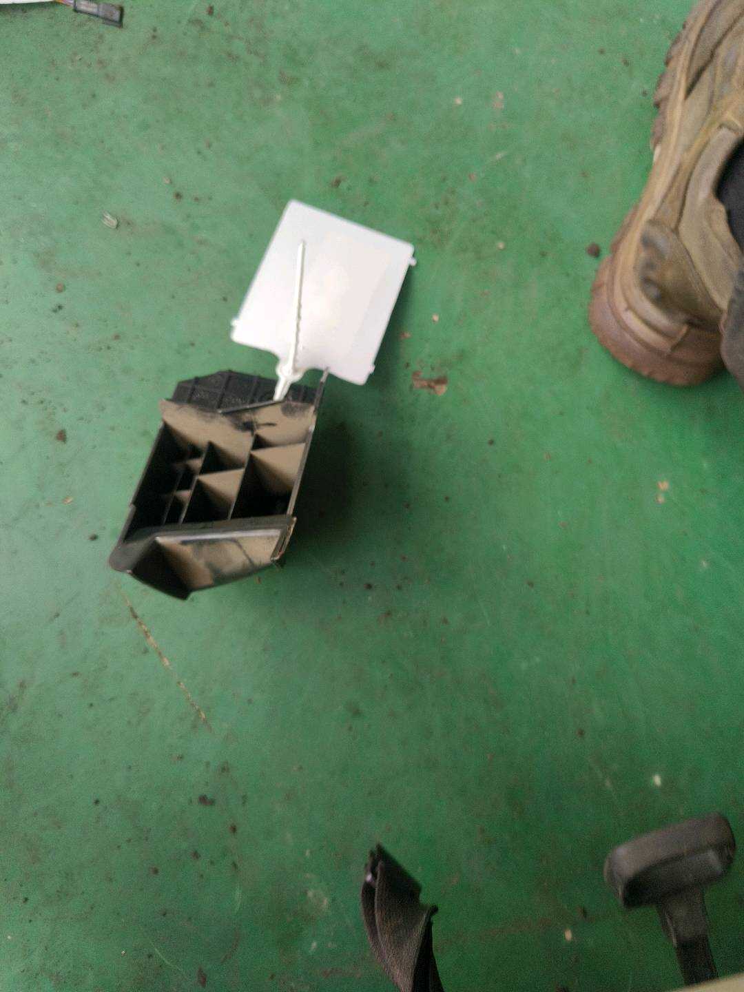 51479129168 安全带导向件