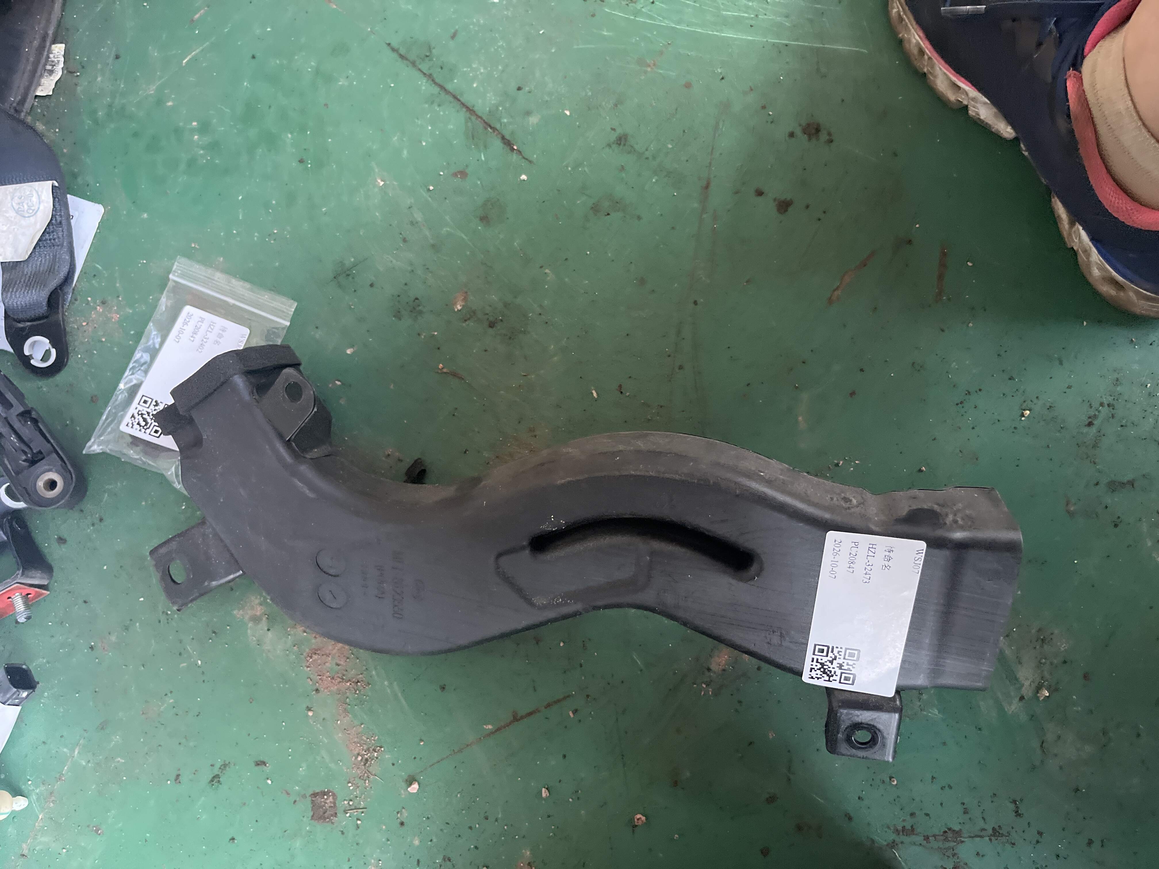 MEF8123550 Rear A/C Left Face Connecting Duct Assembly