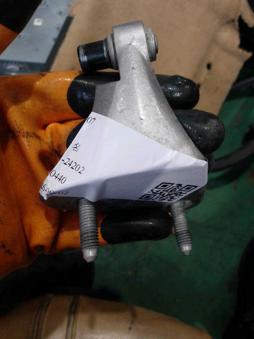 97053162000 后门铰链（右下之下）