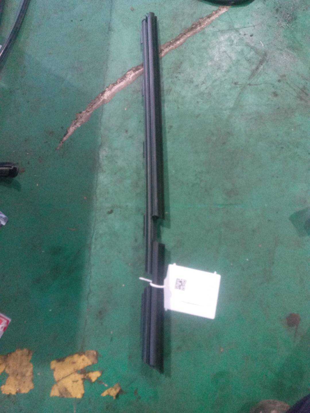 A2057351100 后门玻璃压条(左内)