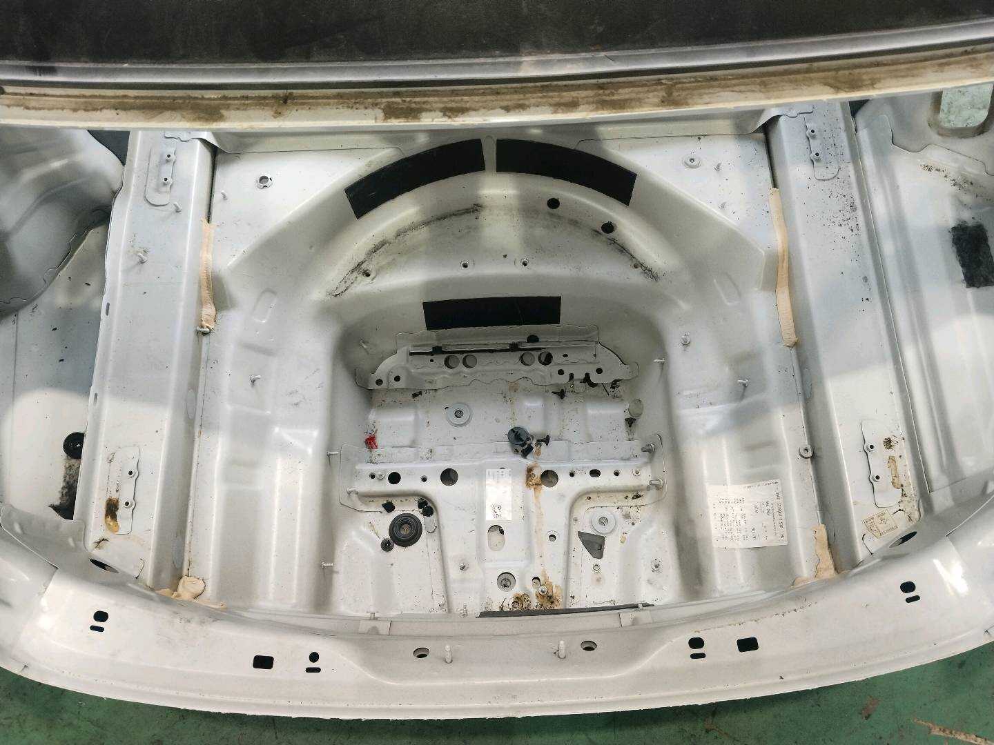 L8W0803265C Spare Tire Well