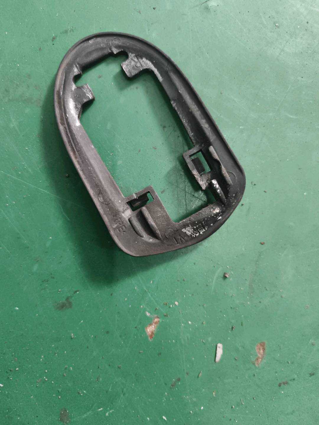 51227124476 后门外拉手隔垫(右后)