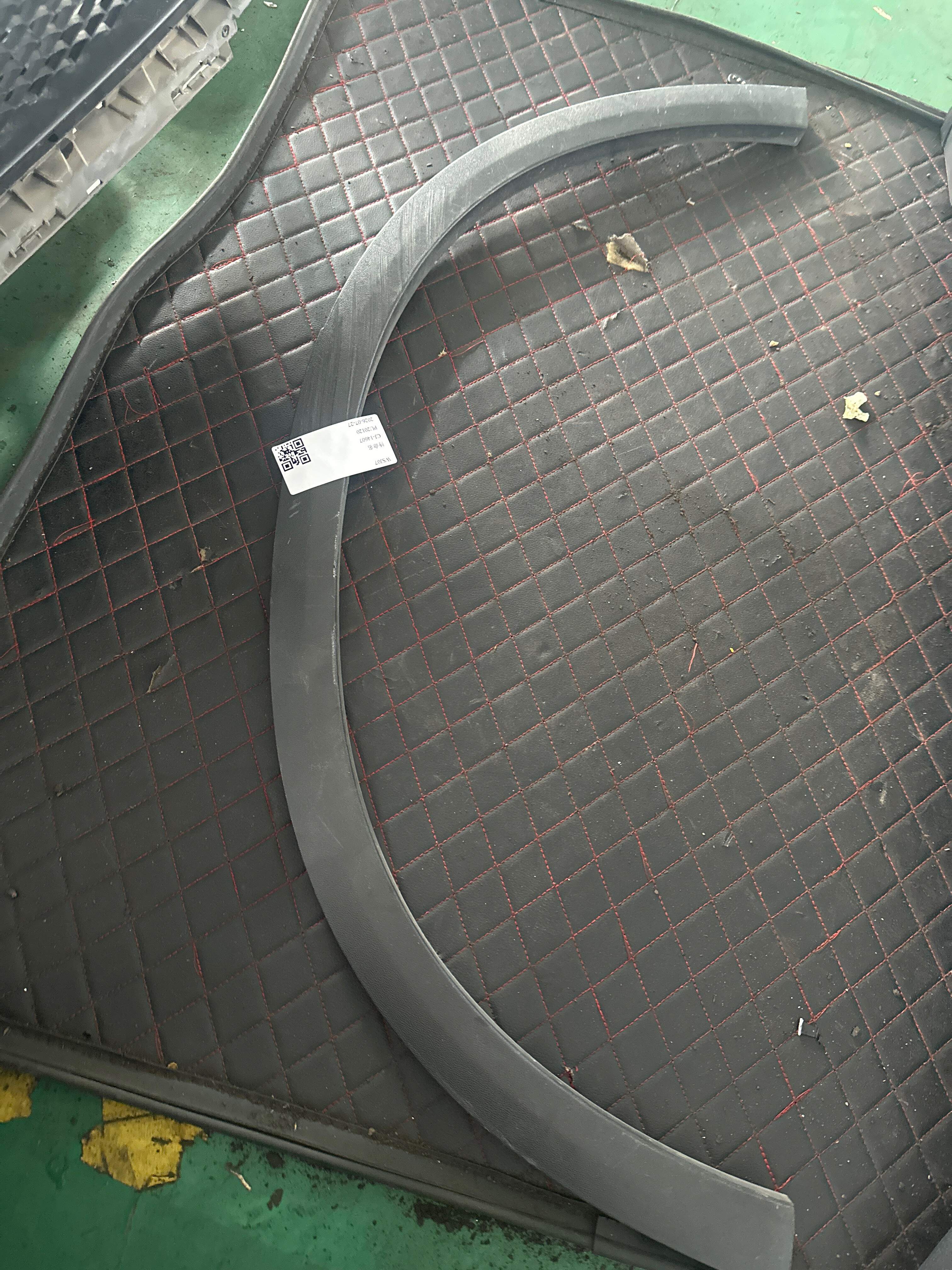 A2538856601 后轮轮眉（右）