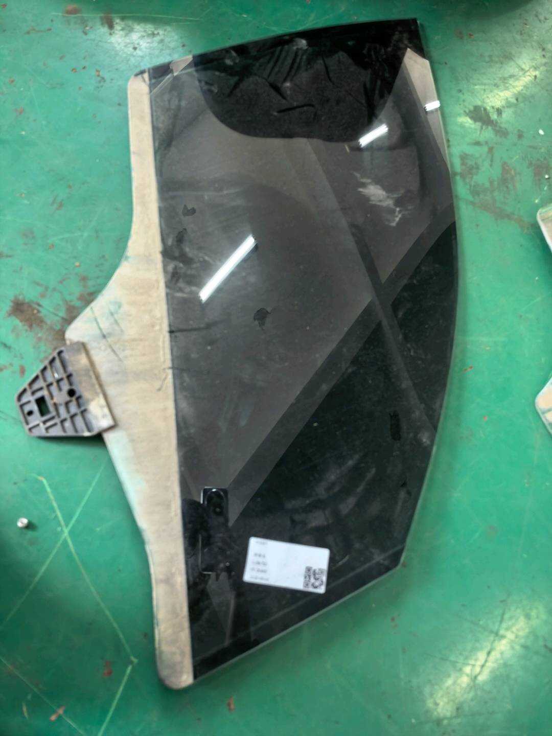 97054251200 前门玻璃(右)