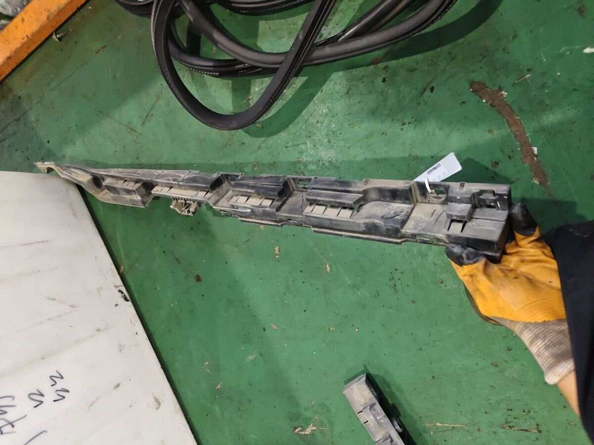 51777204022 Rocker Panel Bracket, Rear Right