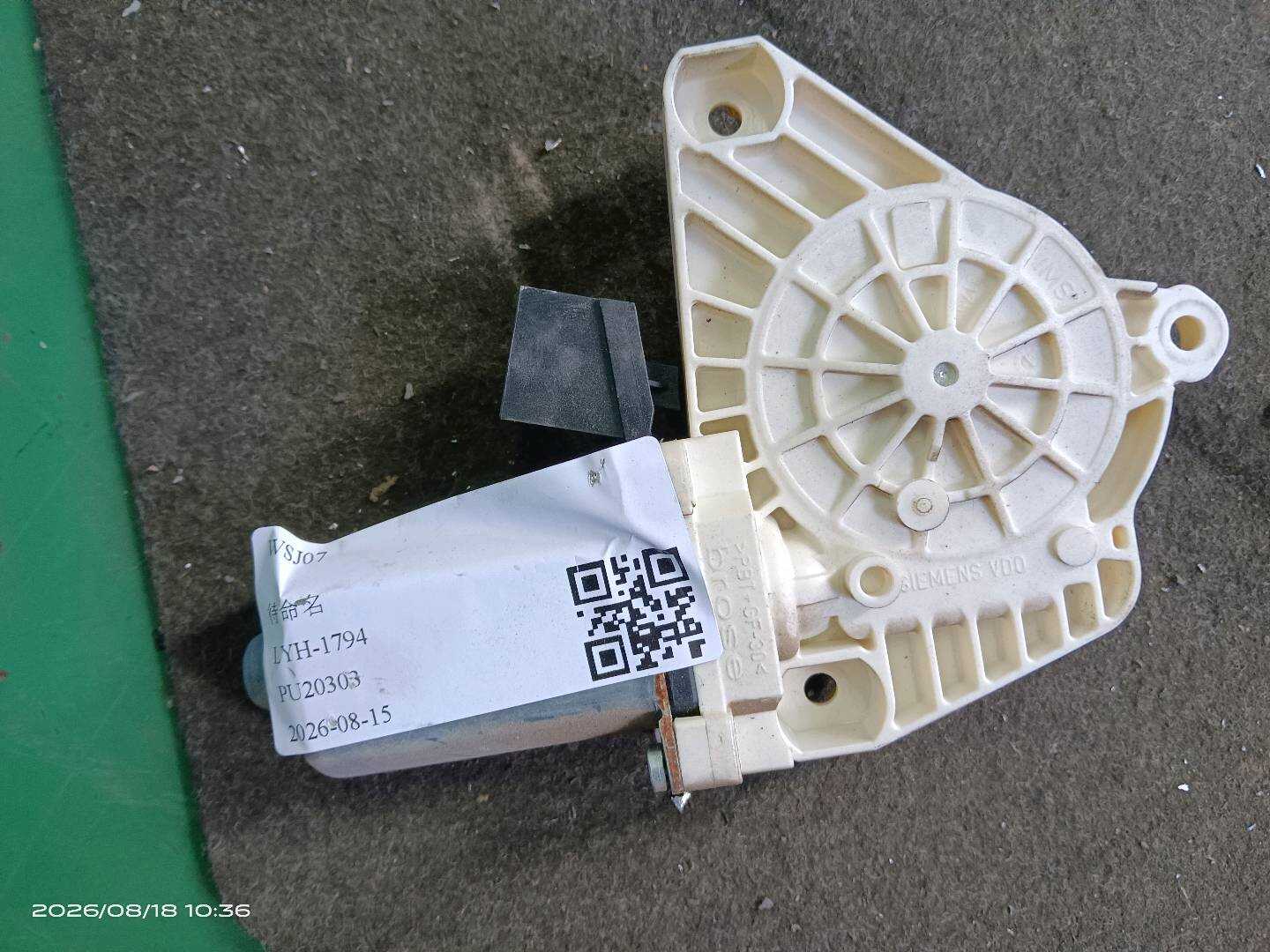 A1698204642 后门玻璃升降电机(右)